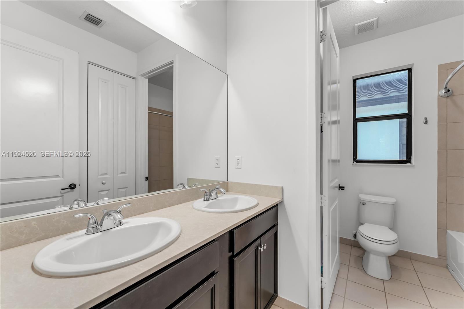 9881 W 34th Ave Hialeah, FL 33018