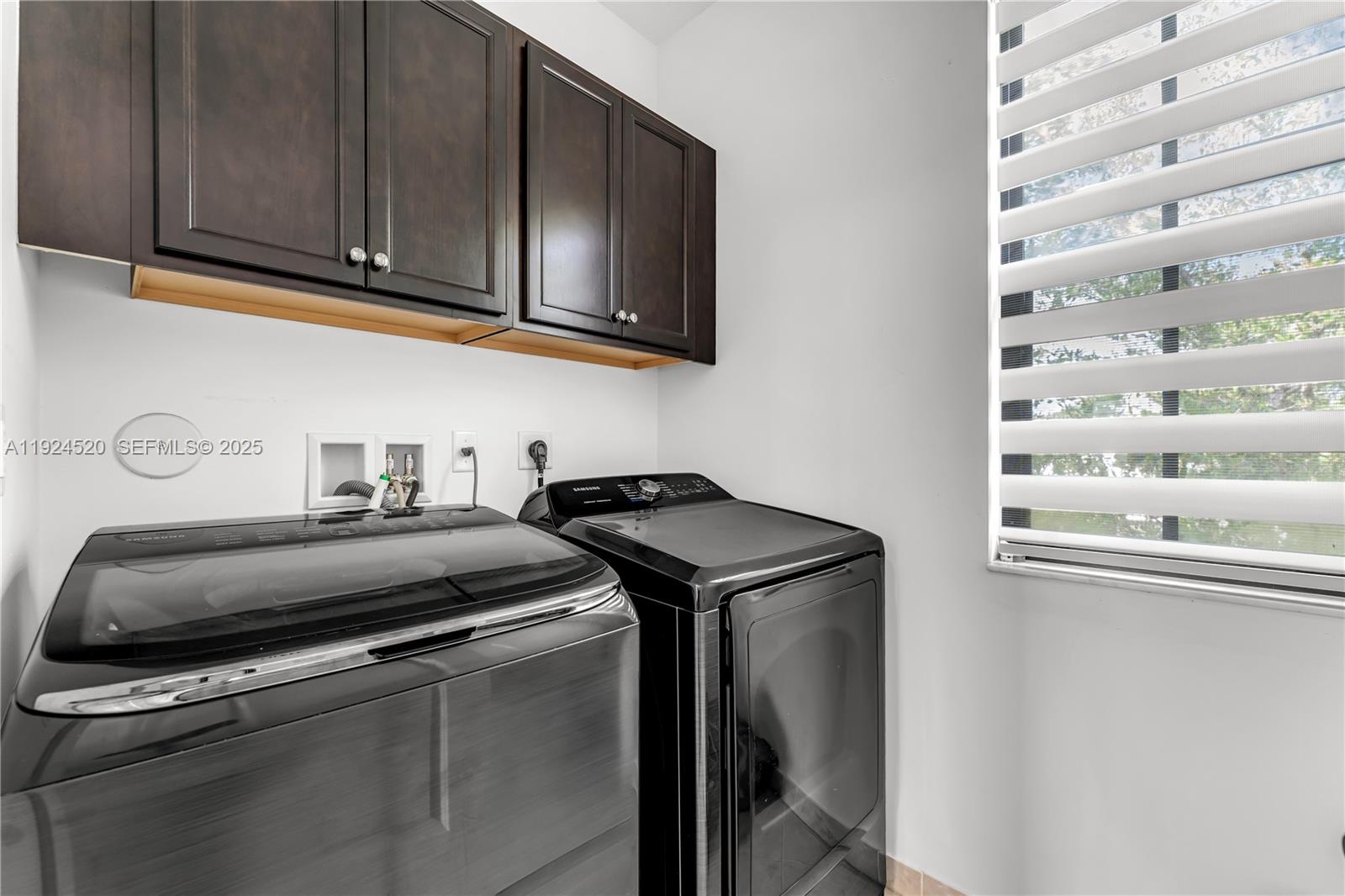 9881 W 34th Ave Hialeah, FL 33018