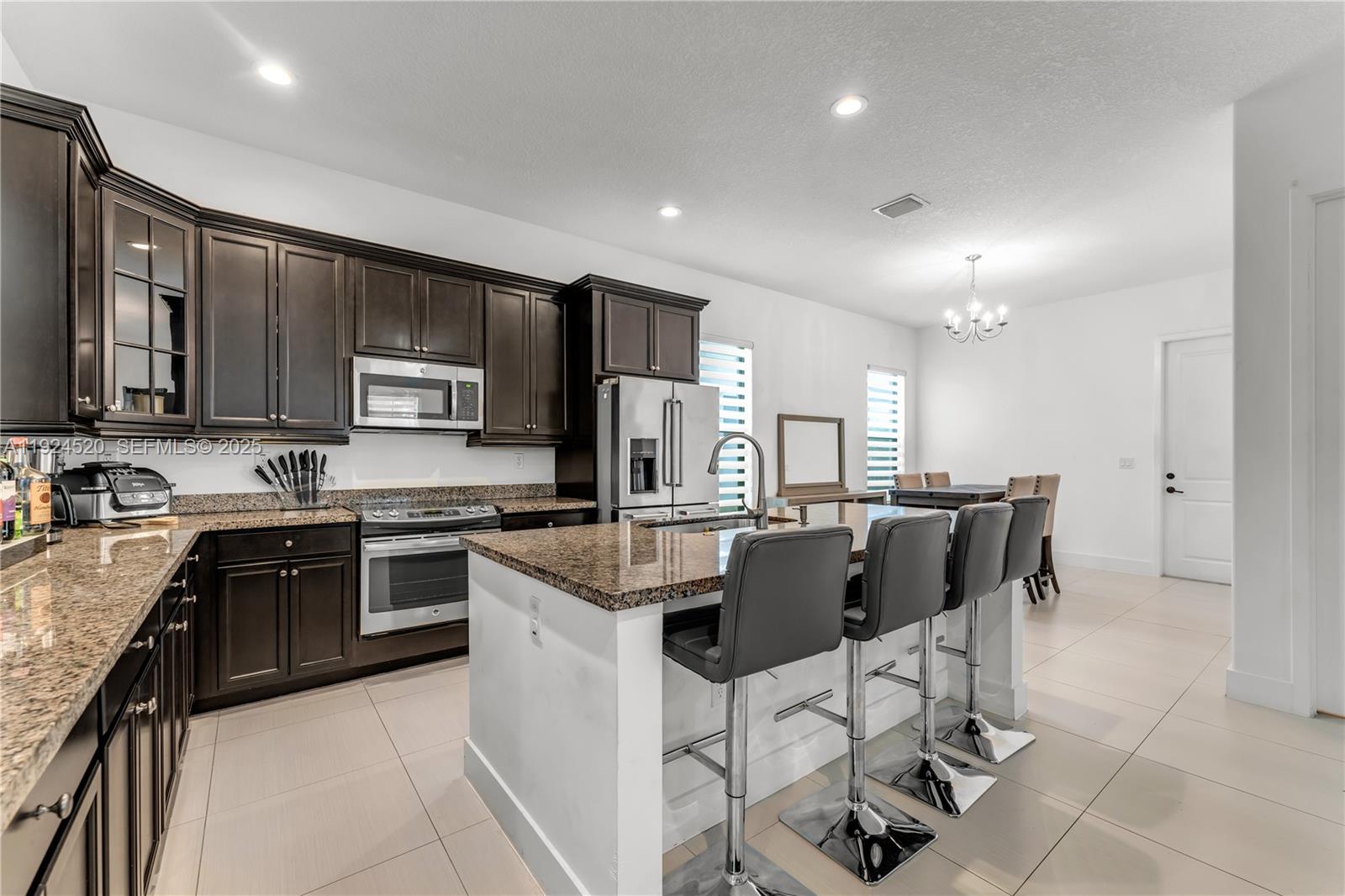 9881 W 34th Ave Hialeah, FL 33018