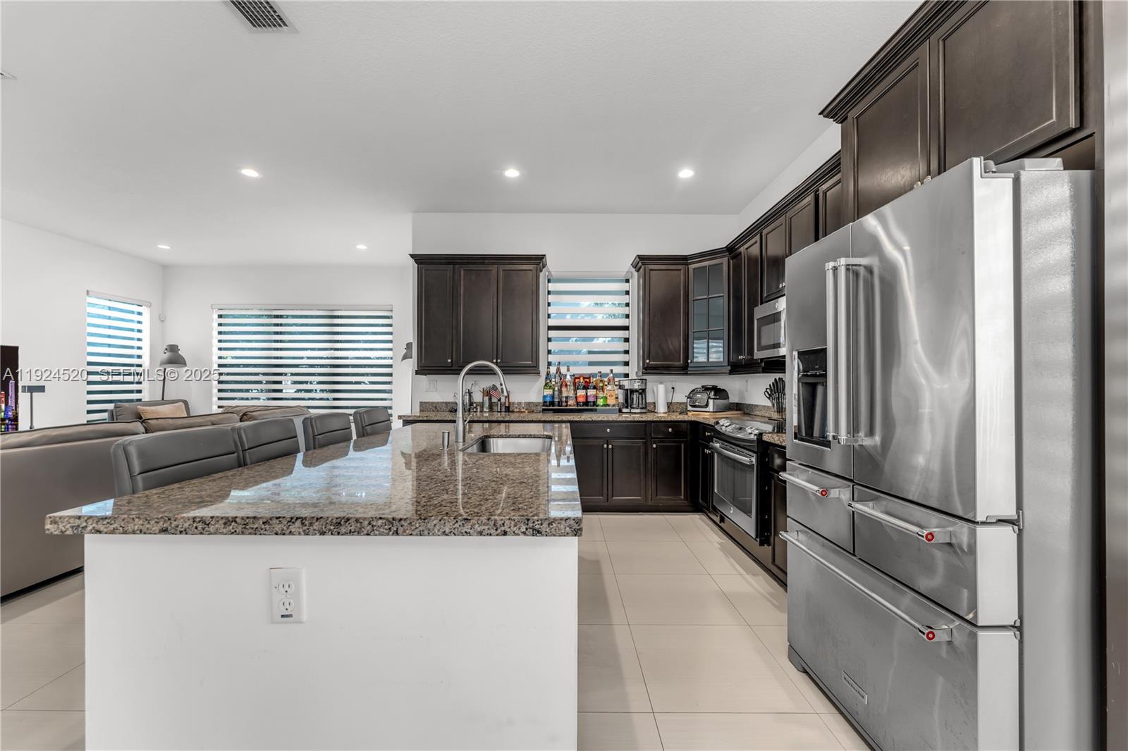 9881 W 34th Ave Hialeah, FL 33018