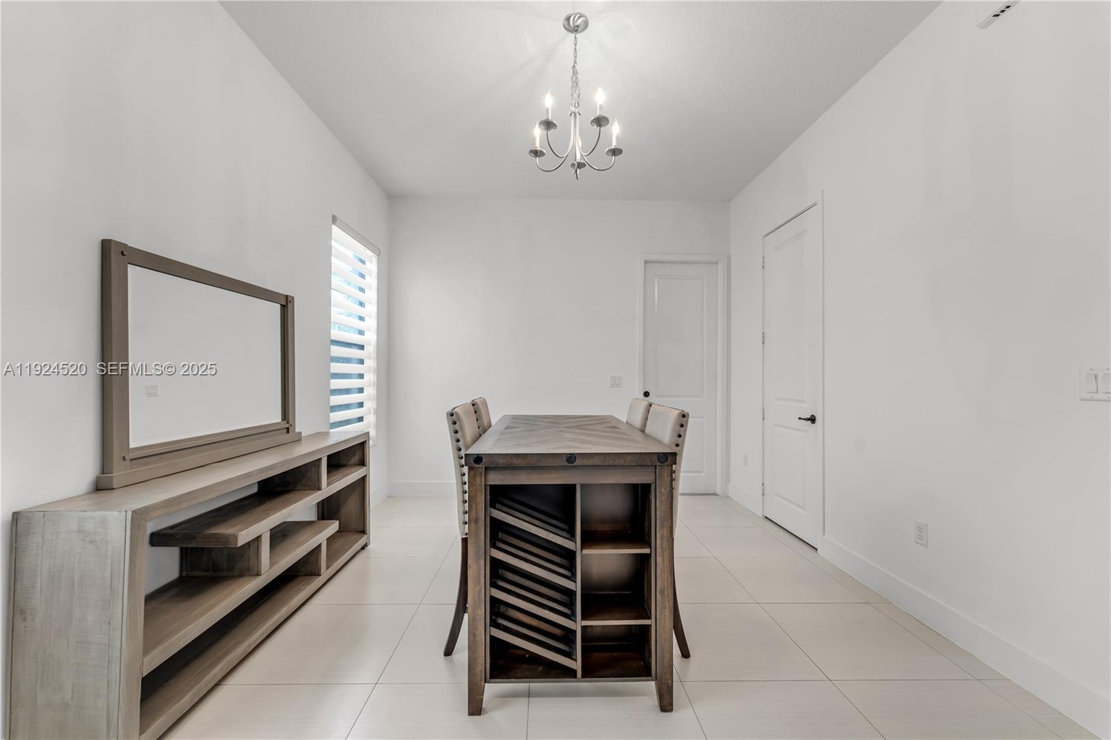 9881 W 34th Ave Hialeah, FL 33018