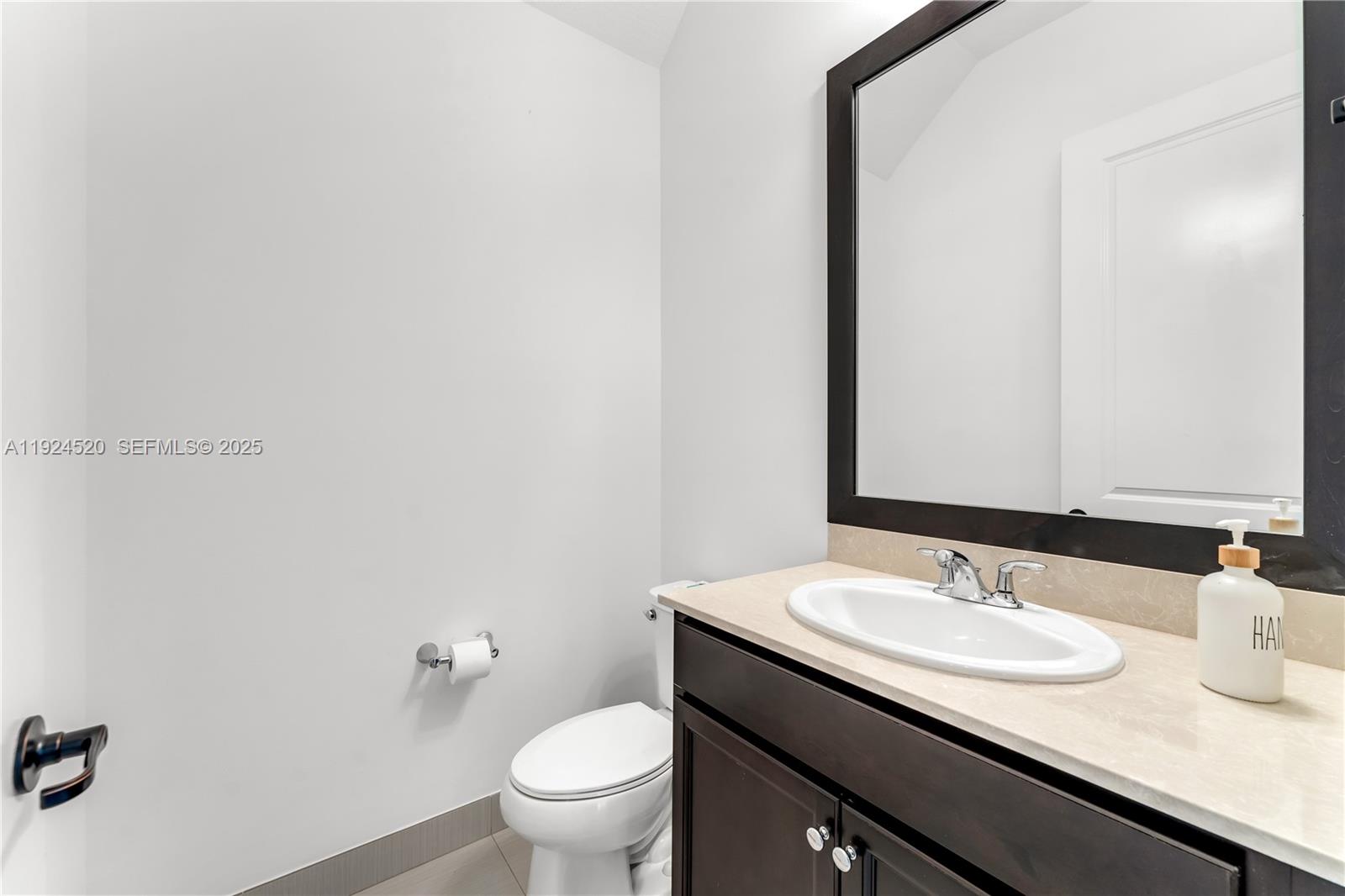 9881 W 34th Ave Hialeah, FL 33018