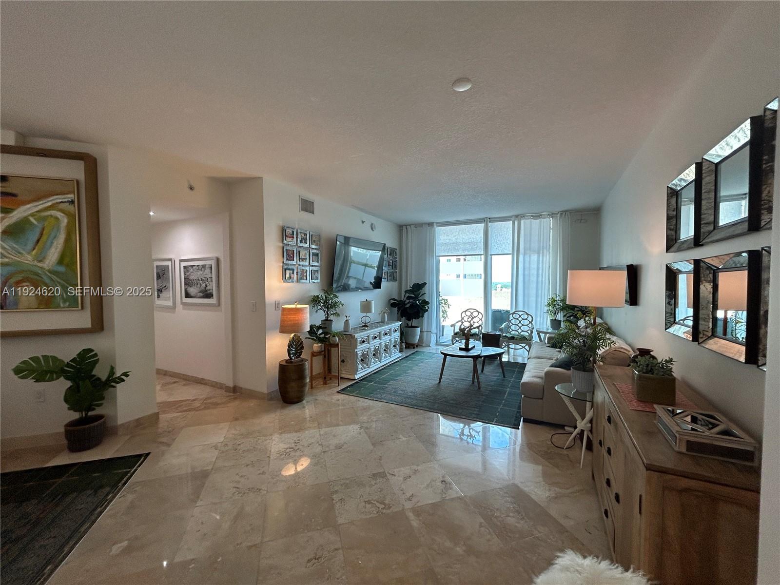 9055 SW 73rd Ct #809 Miami, FL 33156