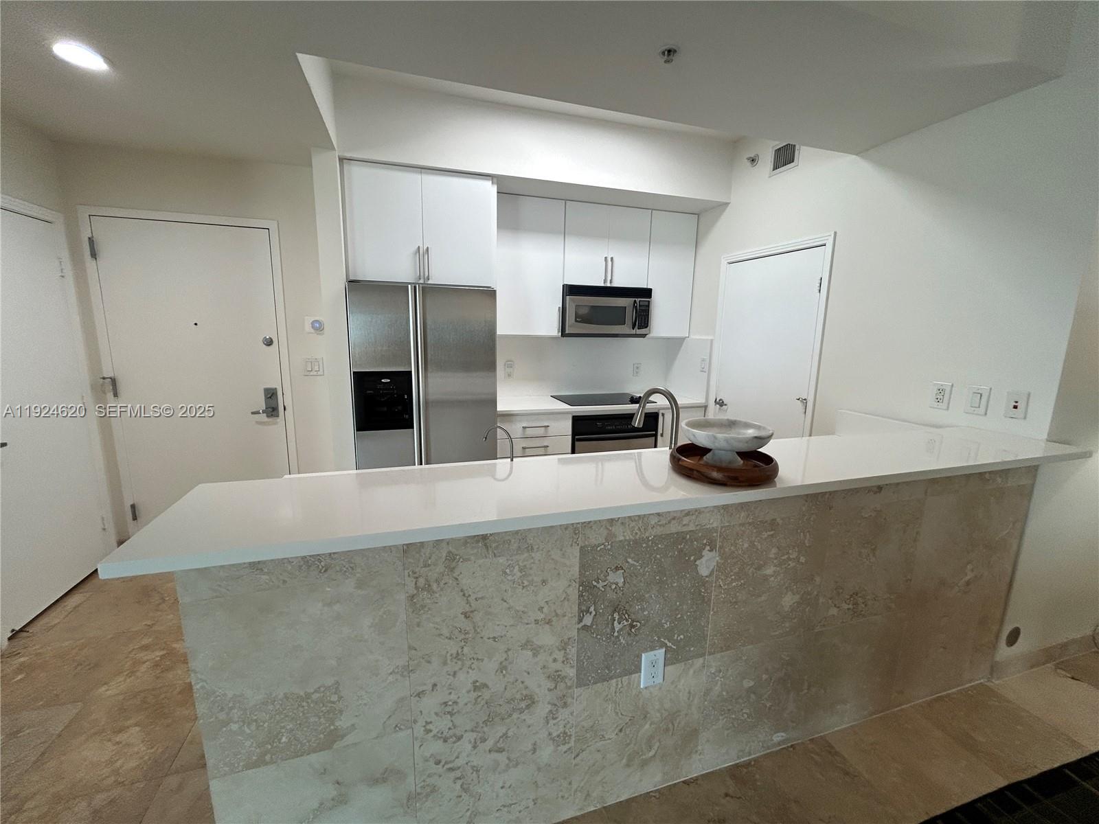 9055 SW 73rd Ct #809 Miami, FL 33156