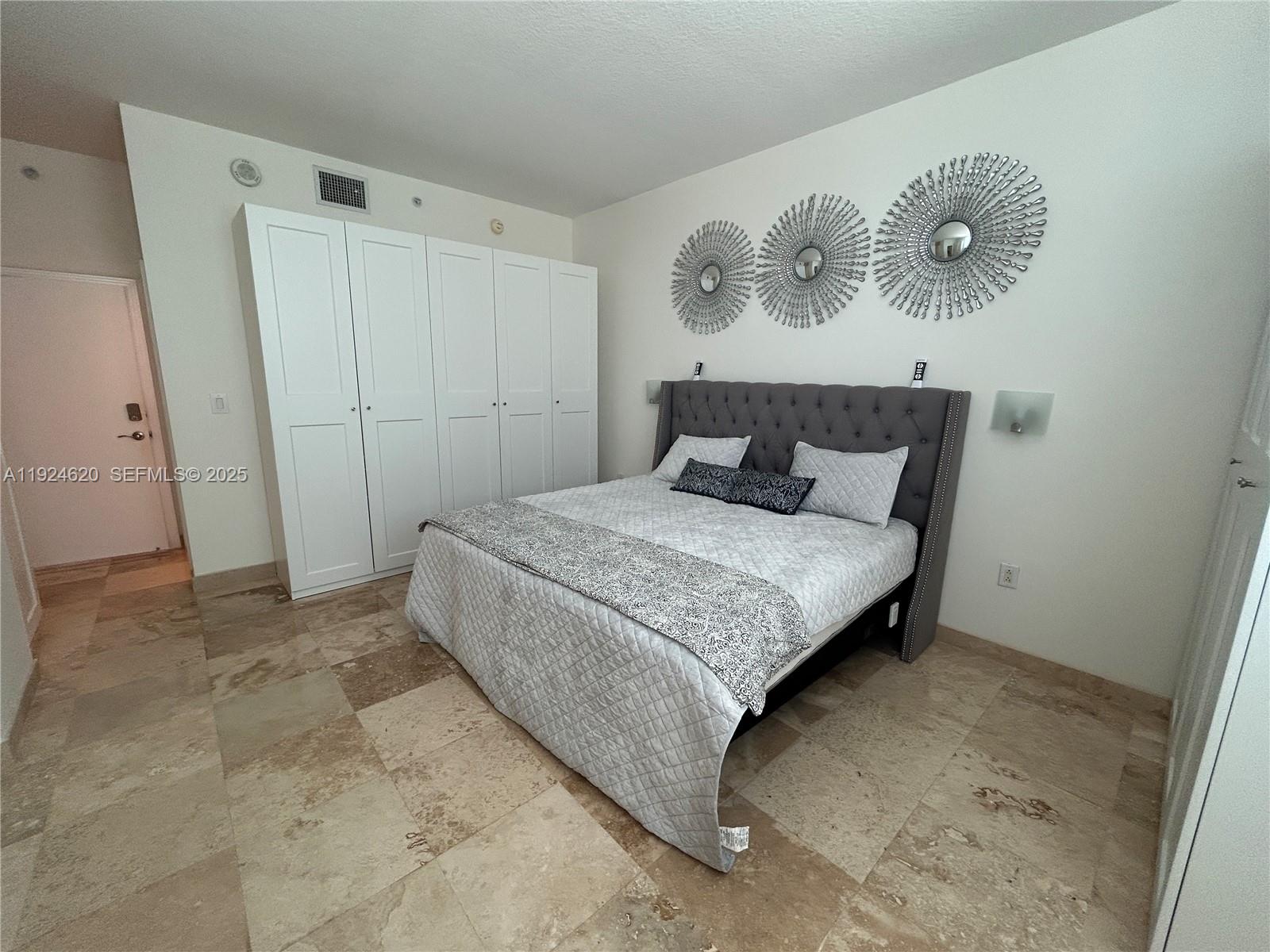 9055 SW 73rd Ct #809 Miami, FL 33156