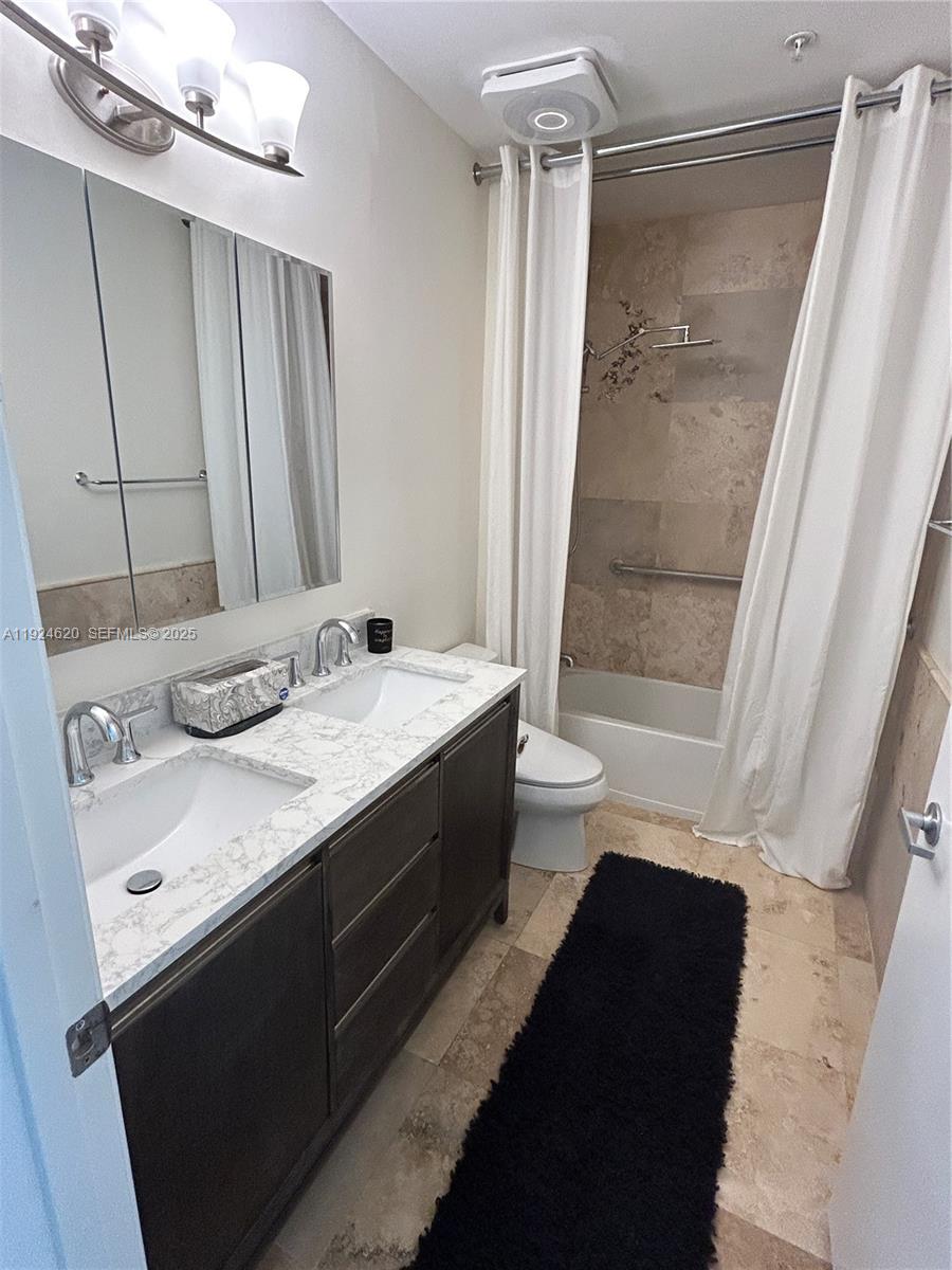 9055 SW 73rd Ct #809 Miami, FL 33156