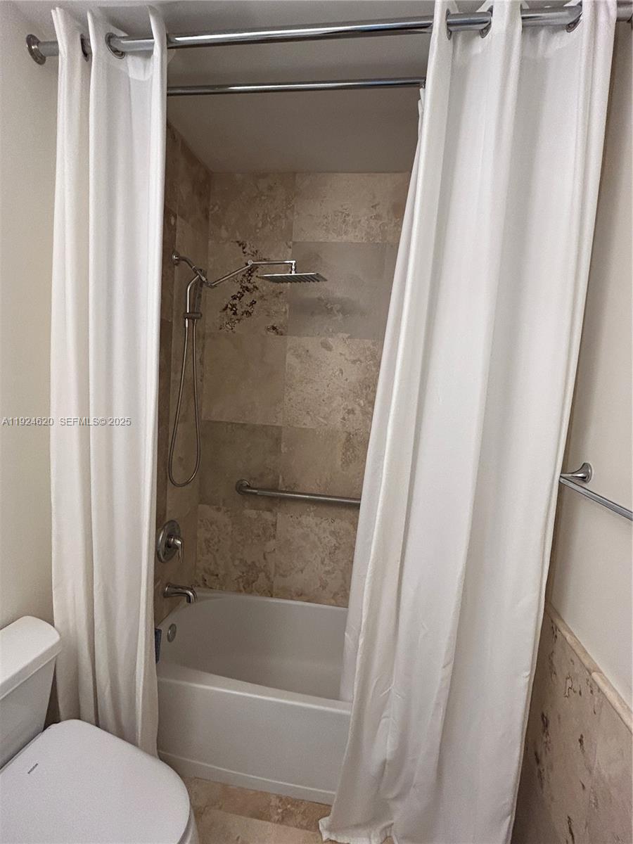 9055 SW 73rd Ct #809 Miami, FL 33156