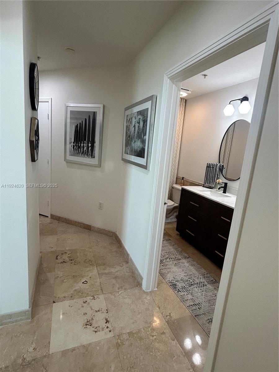 9055 SW 73rd Ct #809 Miami, FL 33156