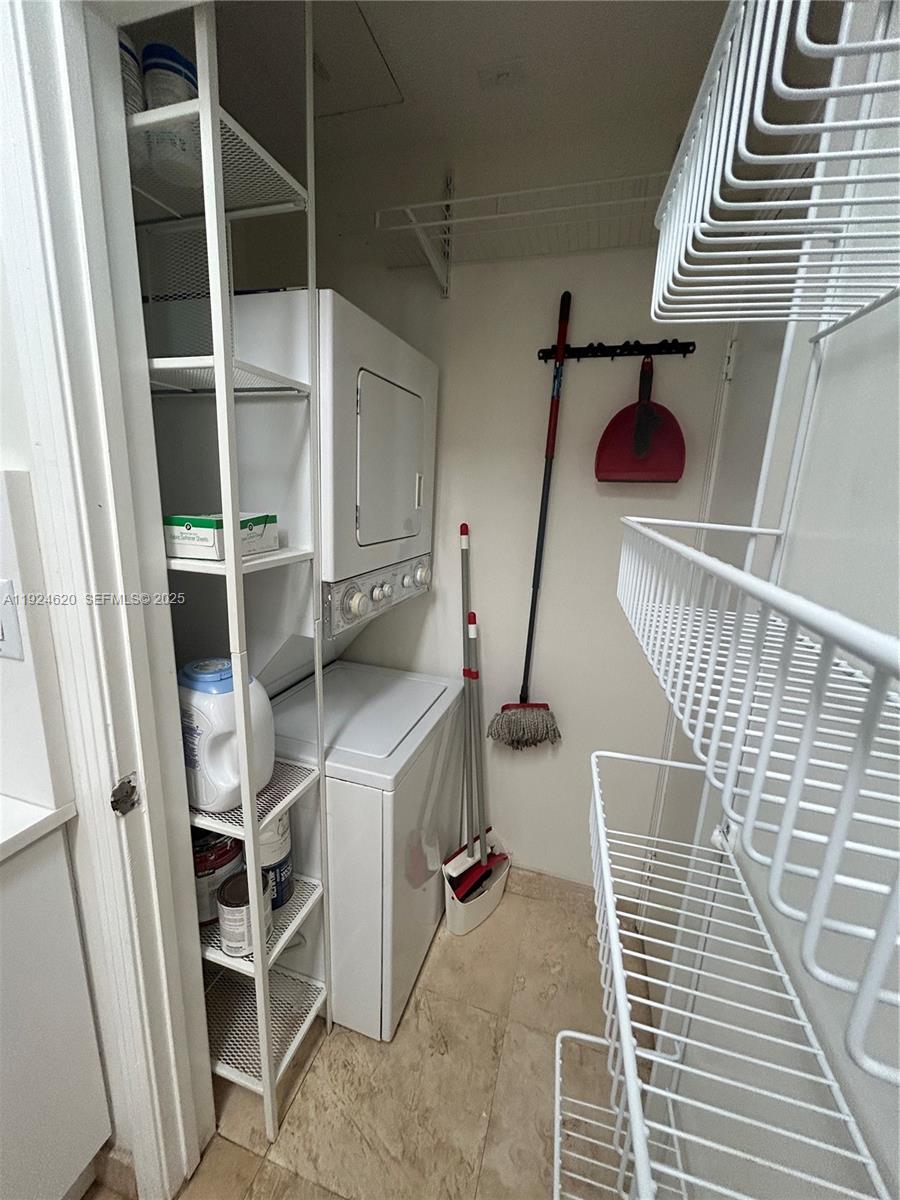 9055 SW 73rd Ct #809 Miami, FL 33156