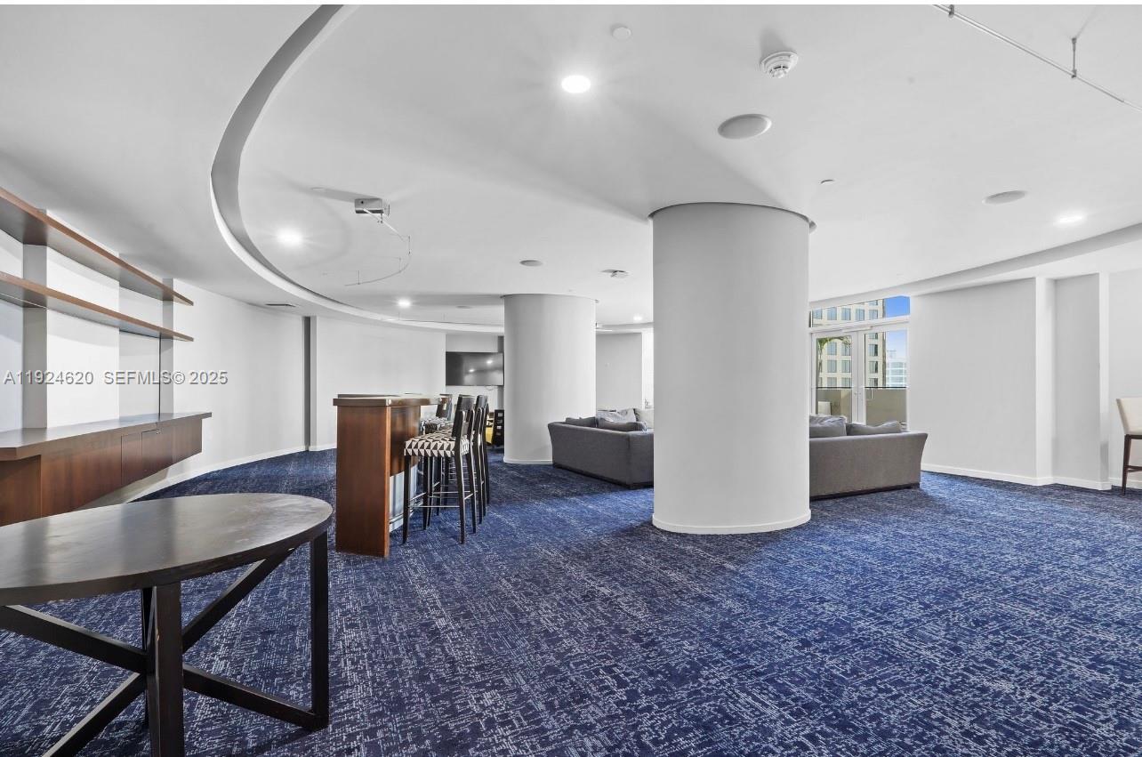 9055 SW 73rd Ct #809 Miami, FL 33156