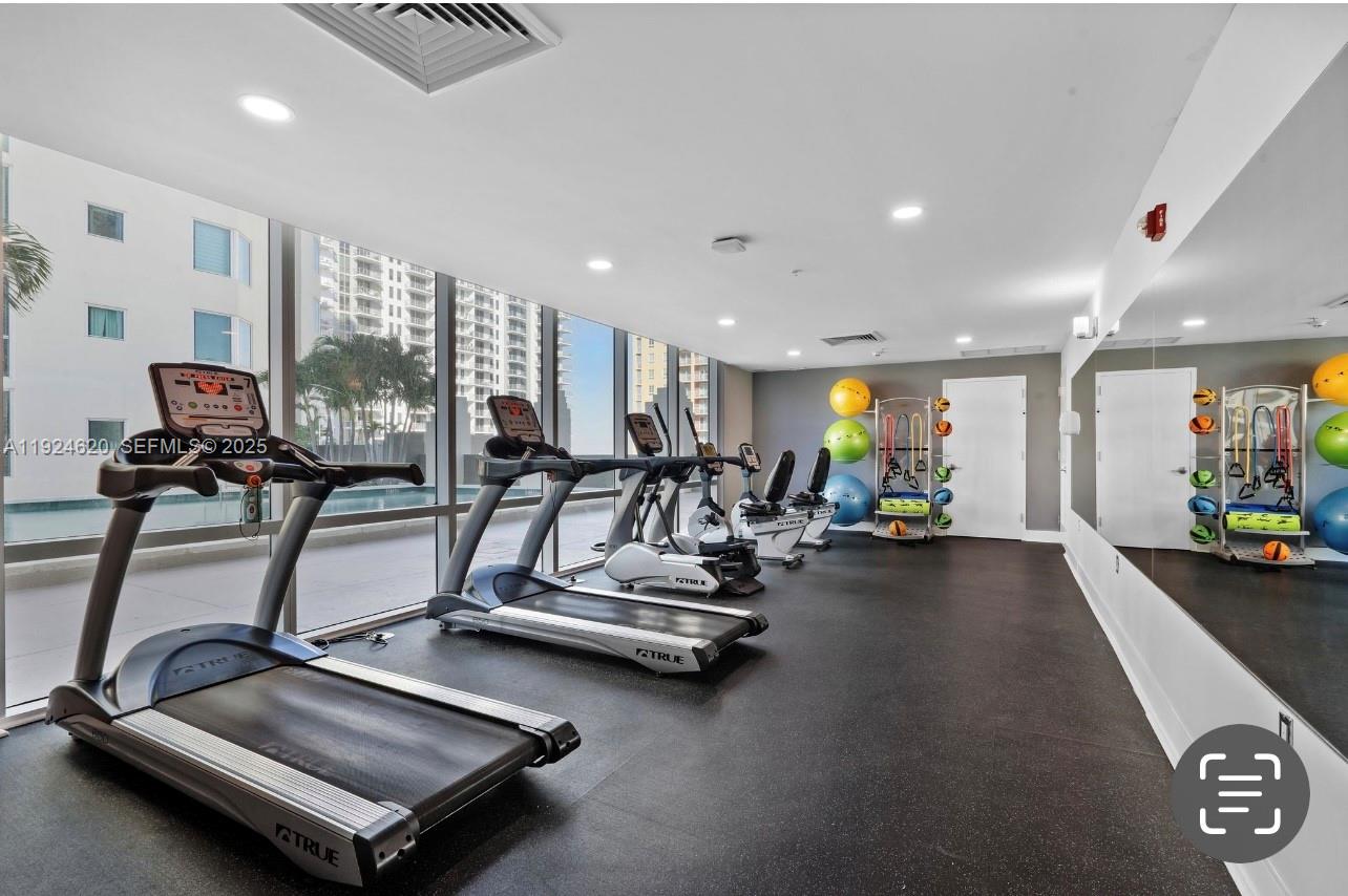 9055 SW 73rd Ct #809 Miami, FL 33156