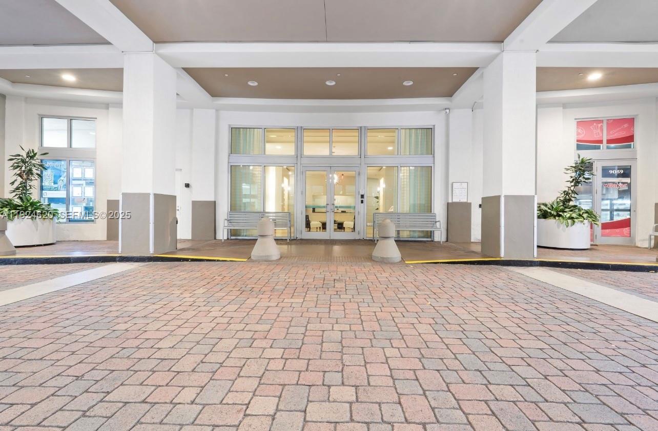 9055 SW 73rd Ct #809 Miami, FL 33156