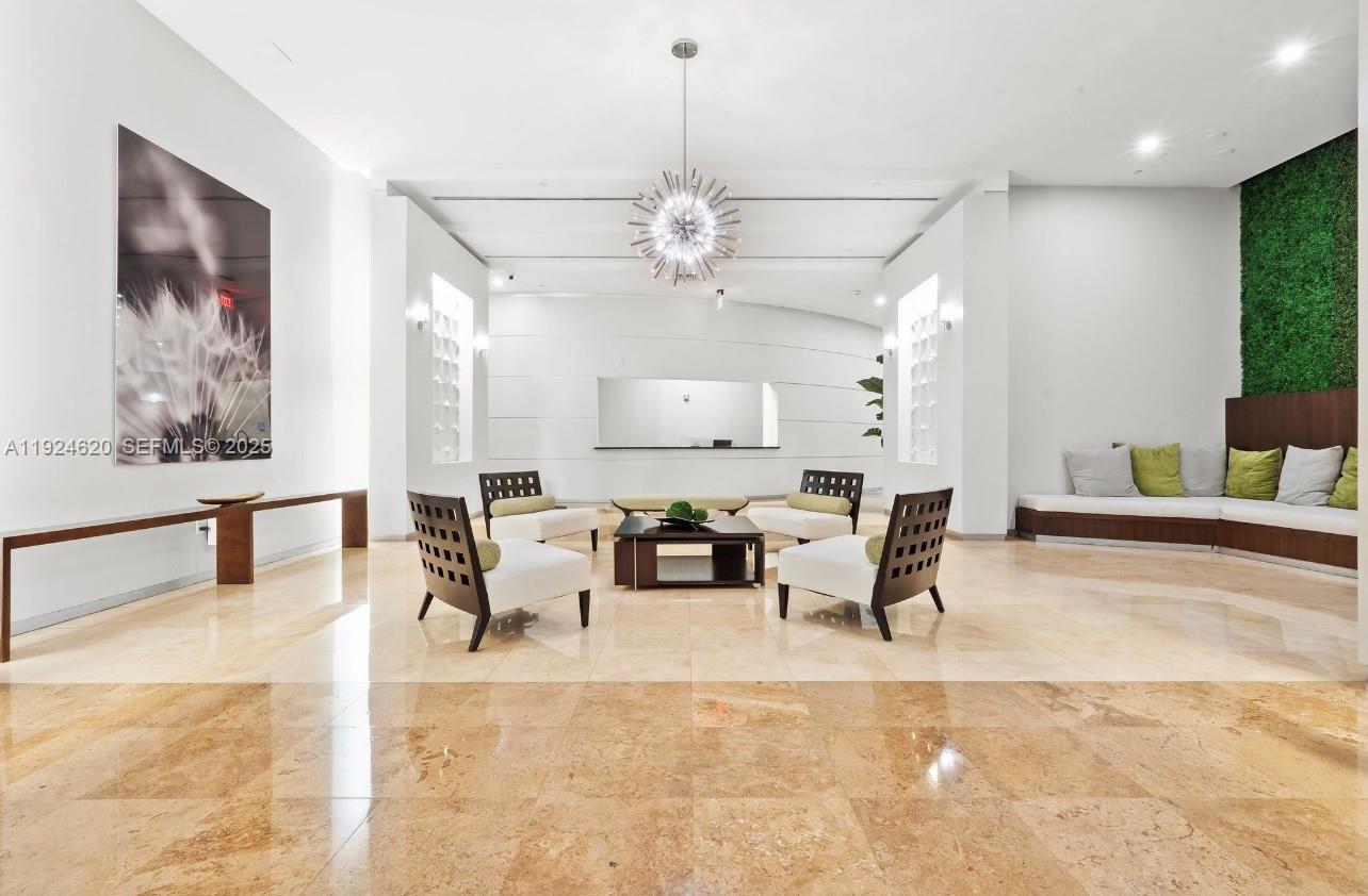 9055 SW 73rd Ct #809 Miami, FL 33156