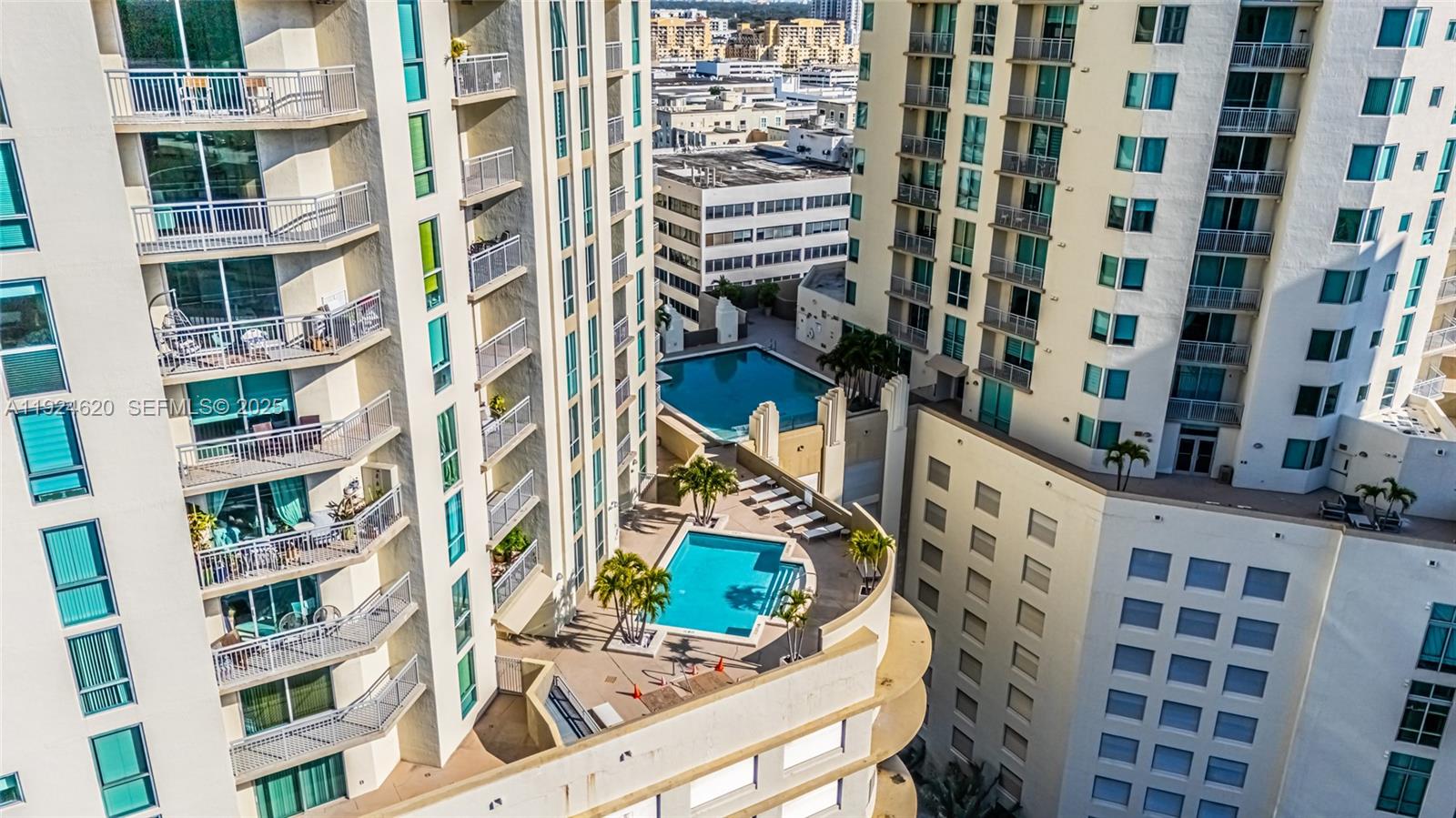 9055 SW 73rd Ct #809 Miami, FL 33156