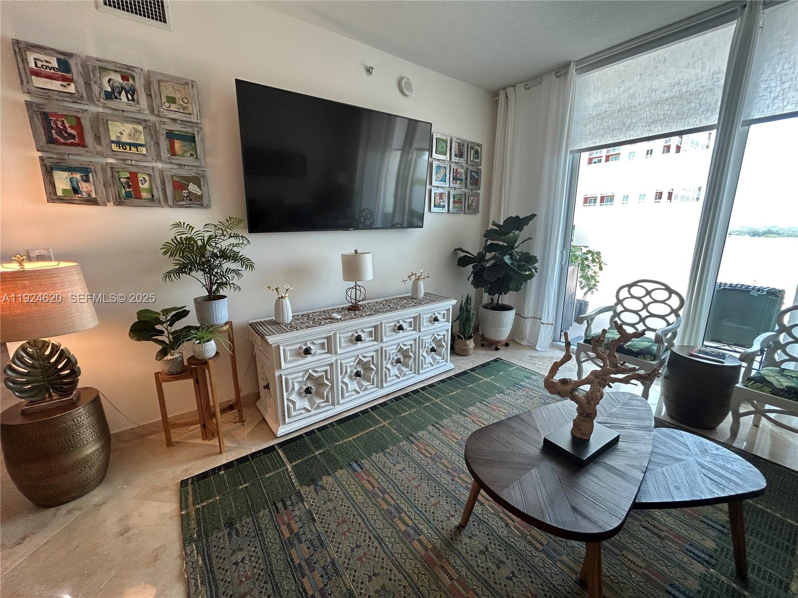 9055 SW 73rd Ct #809 Miami, FL 33156