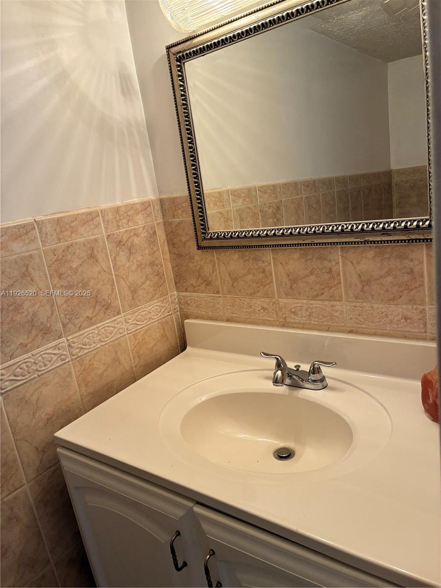 13514 NE 23rd Pl North Miami, FL 33181