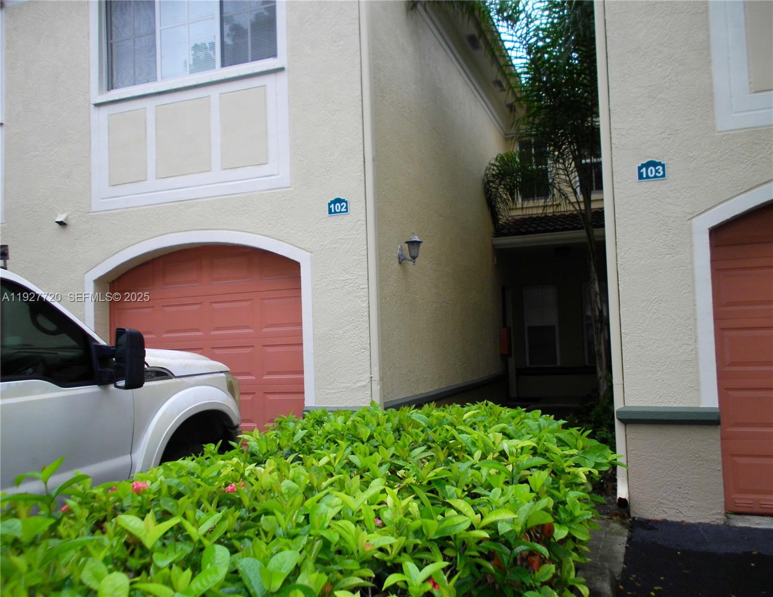 2493 Centergate Dr #102