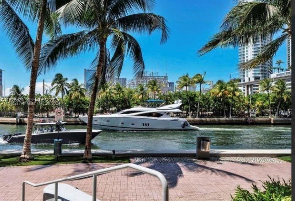 image Latitude on the River34