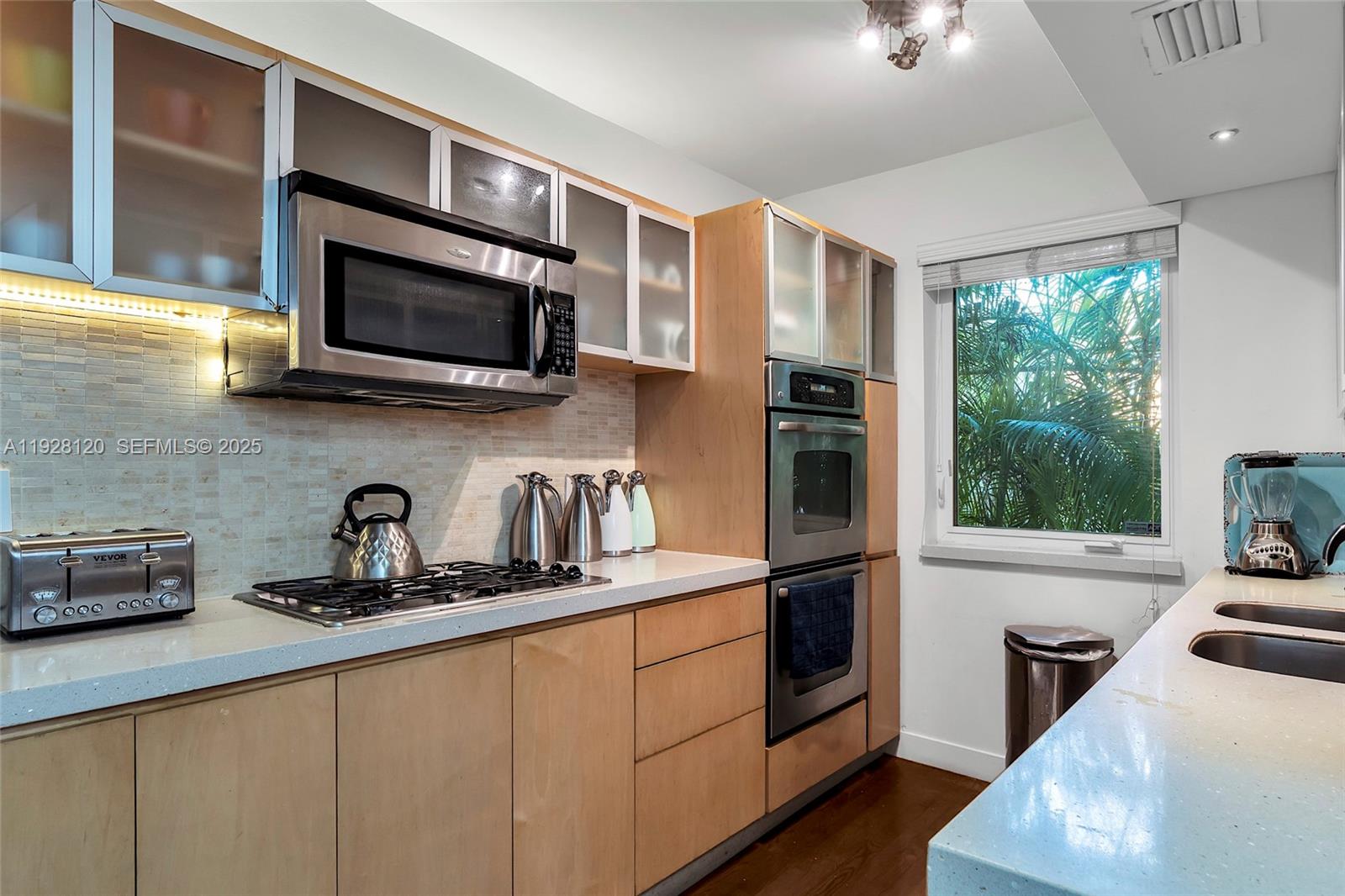 745-747 Lenox Ave Miami Beach, FL 33139