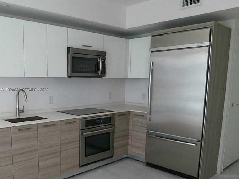 1300 Brickell Bay Dr #1100 Miami, FL 33131