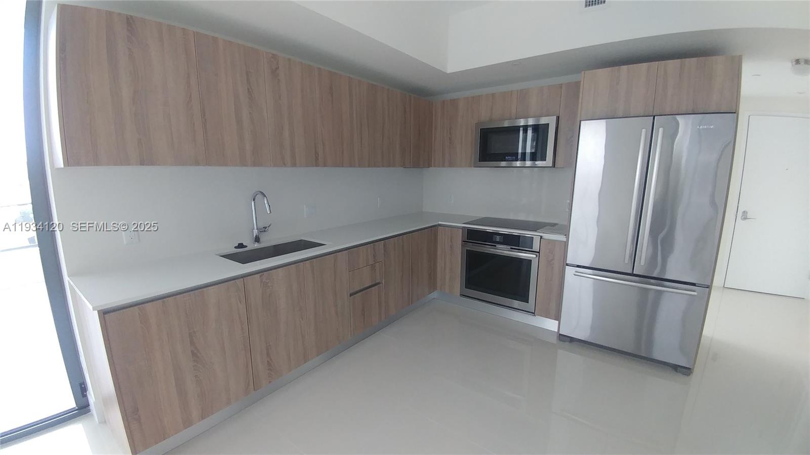 2960 NE 207th St #810 Aventura, FL 33180