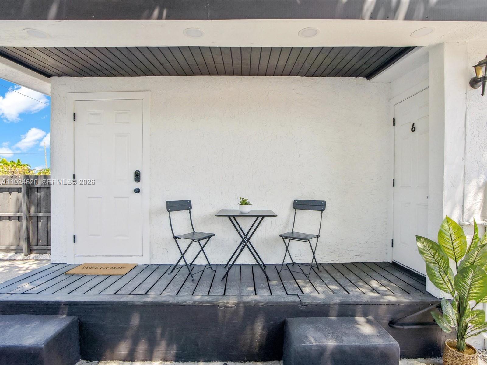 1048 NW 33rd Ave Miami, FL 33125