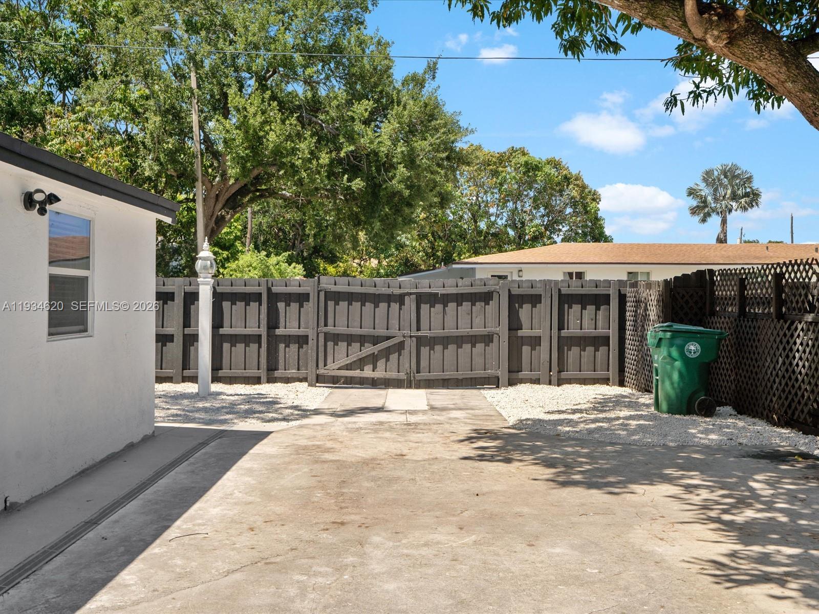 1048 NW 33rd Ave Miami, FL 33125