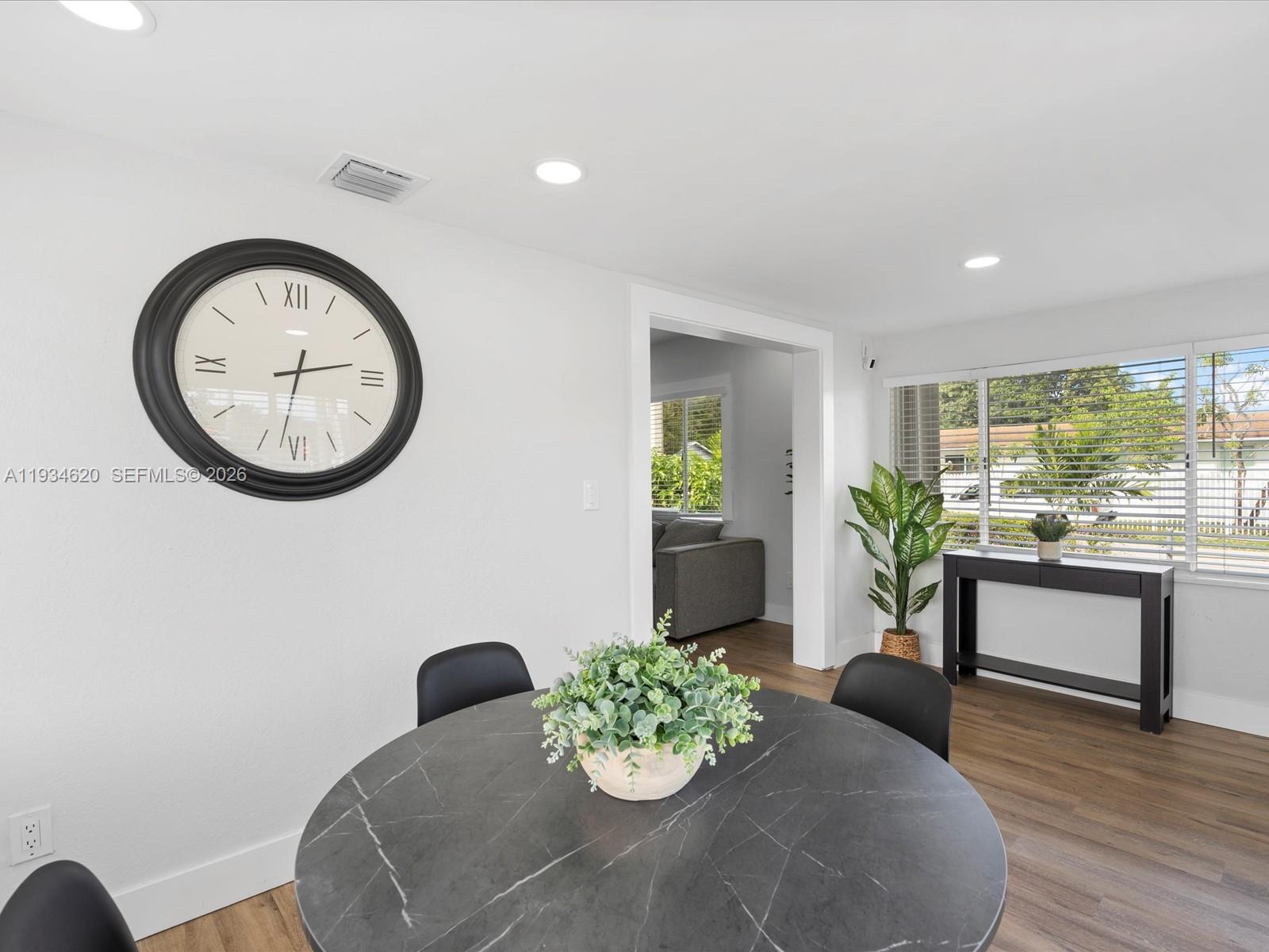 1048 NW 33rd Ave Miami, FL 33125