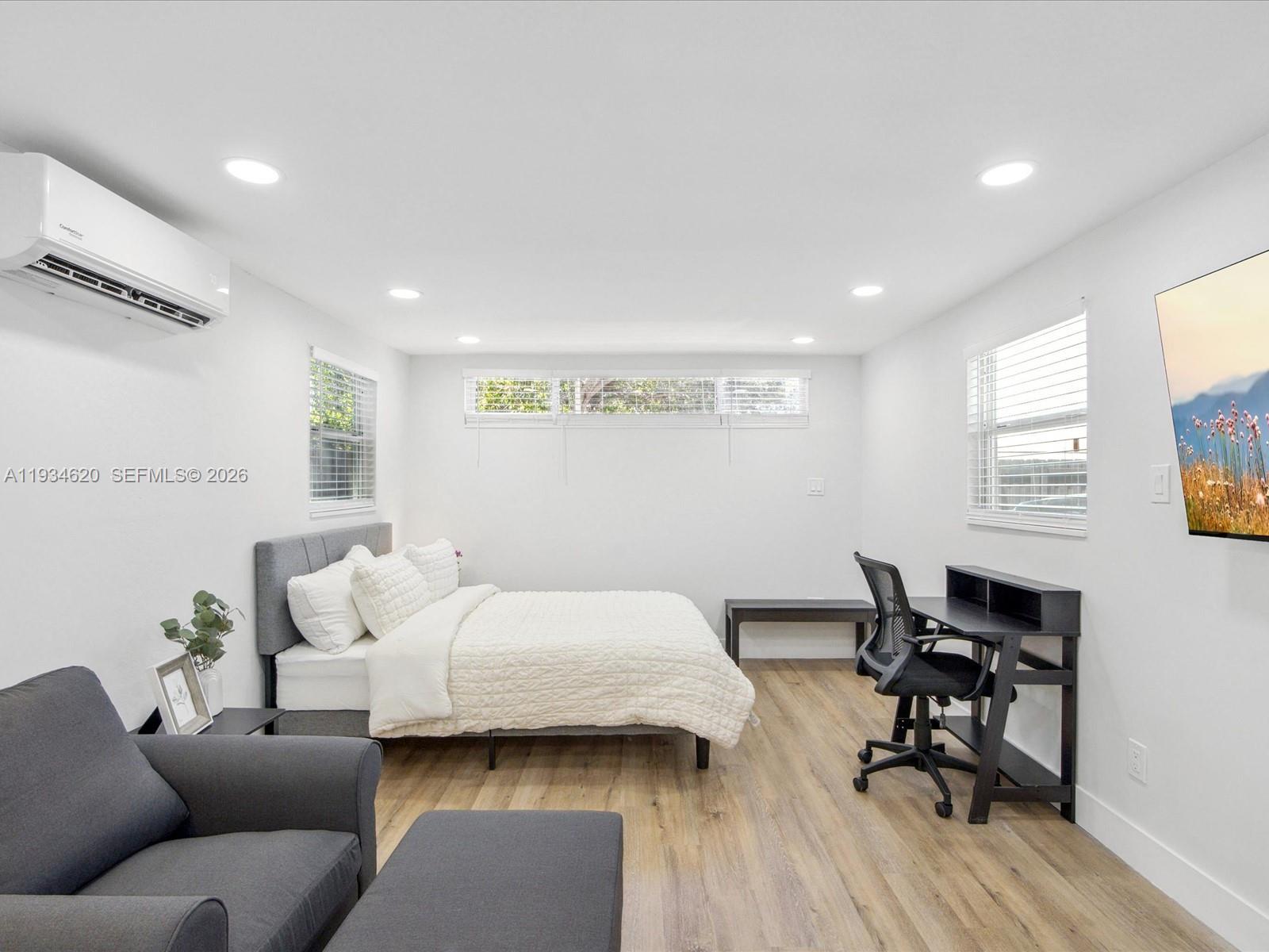 1048 NW 33rd Ave Miami, FL 33125