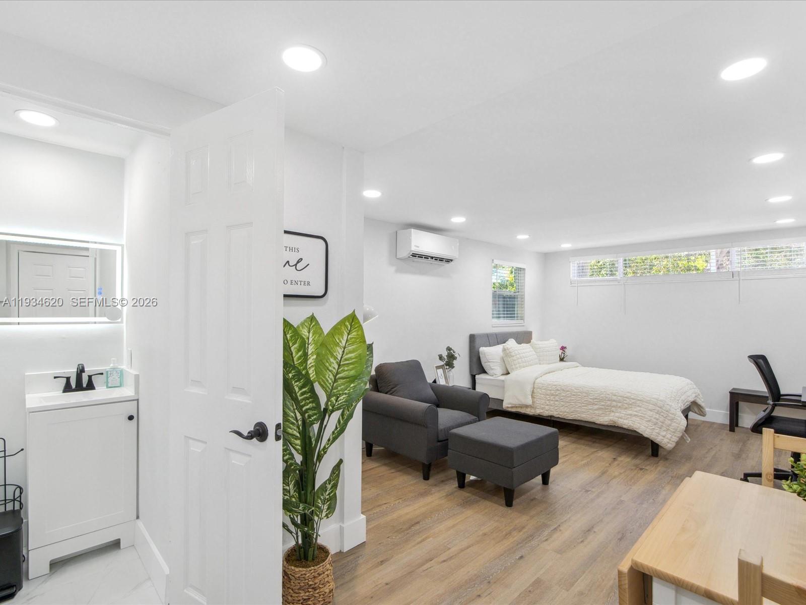 1048 NW 33rd Ave Miami, FL 33125