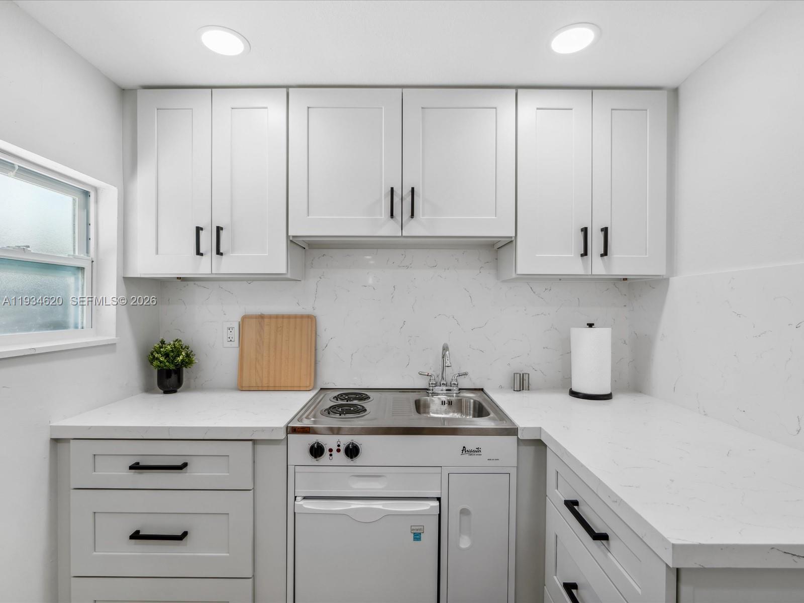 1048 NW 33rd Ave Miami, FL 33125