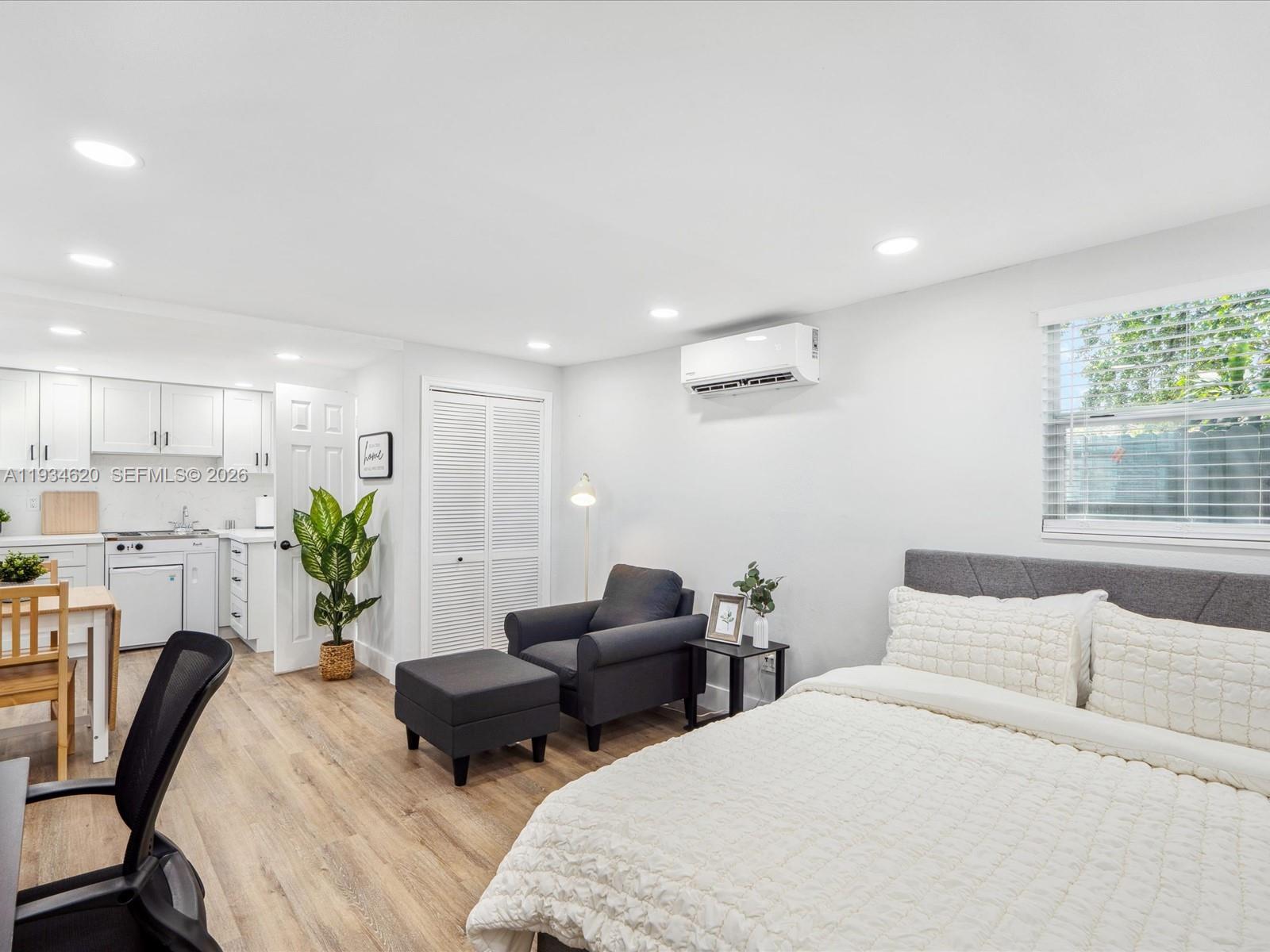 1048 NW 33rd Ave Miami, FL 33125