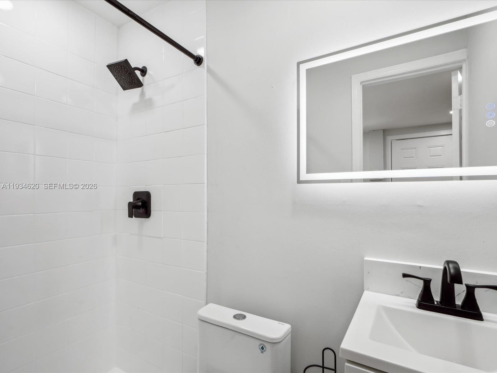 1048 NW 33rd Ave Miami, FL 33125