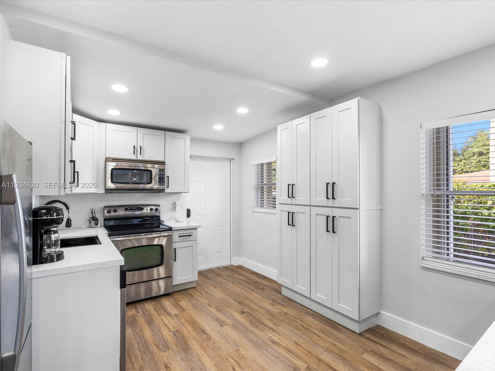 1048 NW 33rd Ave Miami, FL 33125