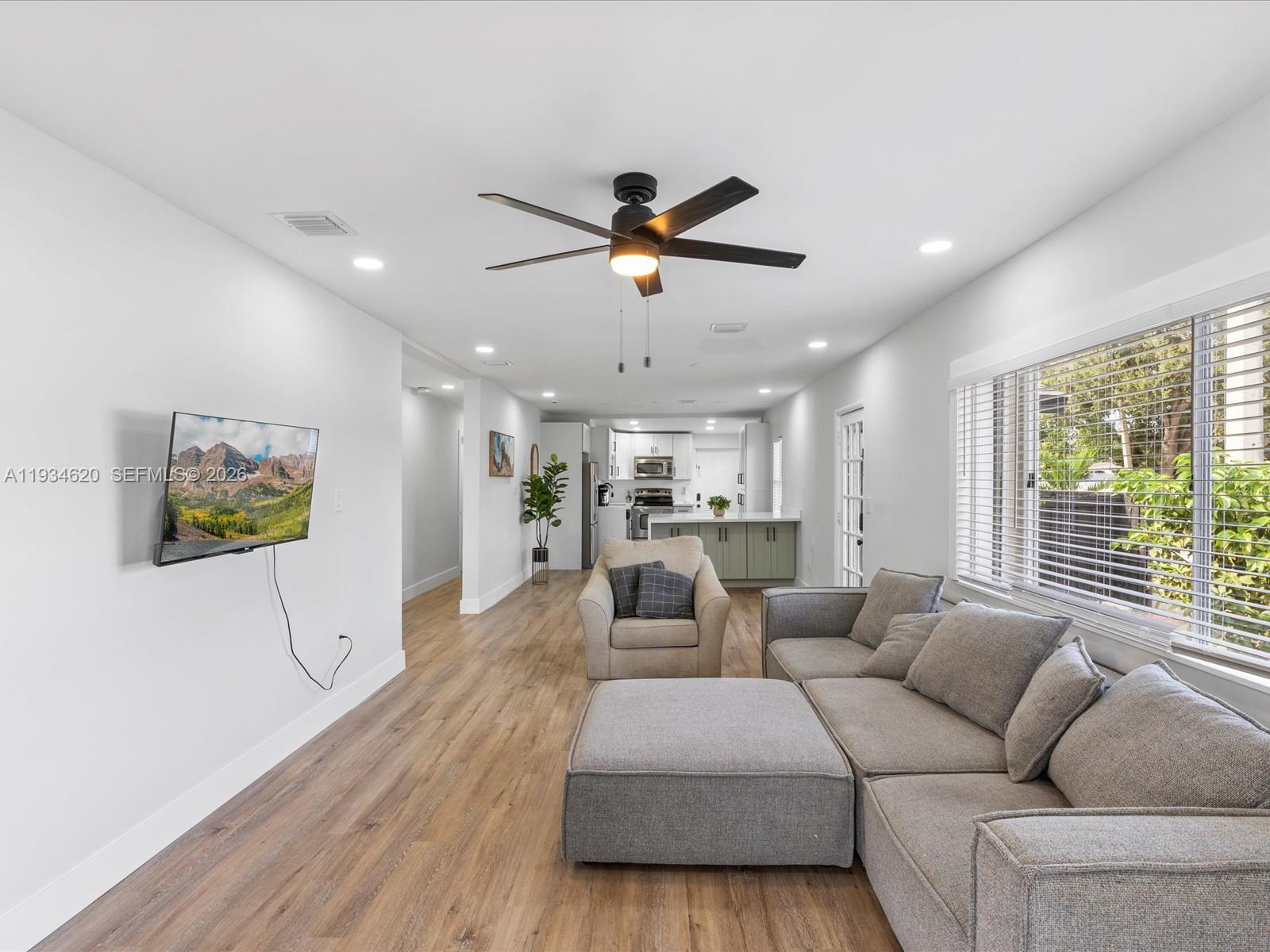 1048 NW 33rd Ave Miami, FL 33125