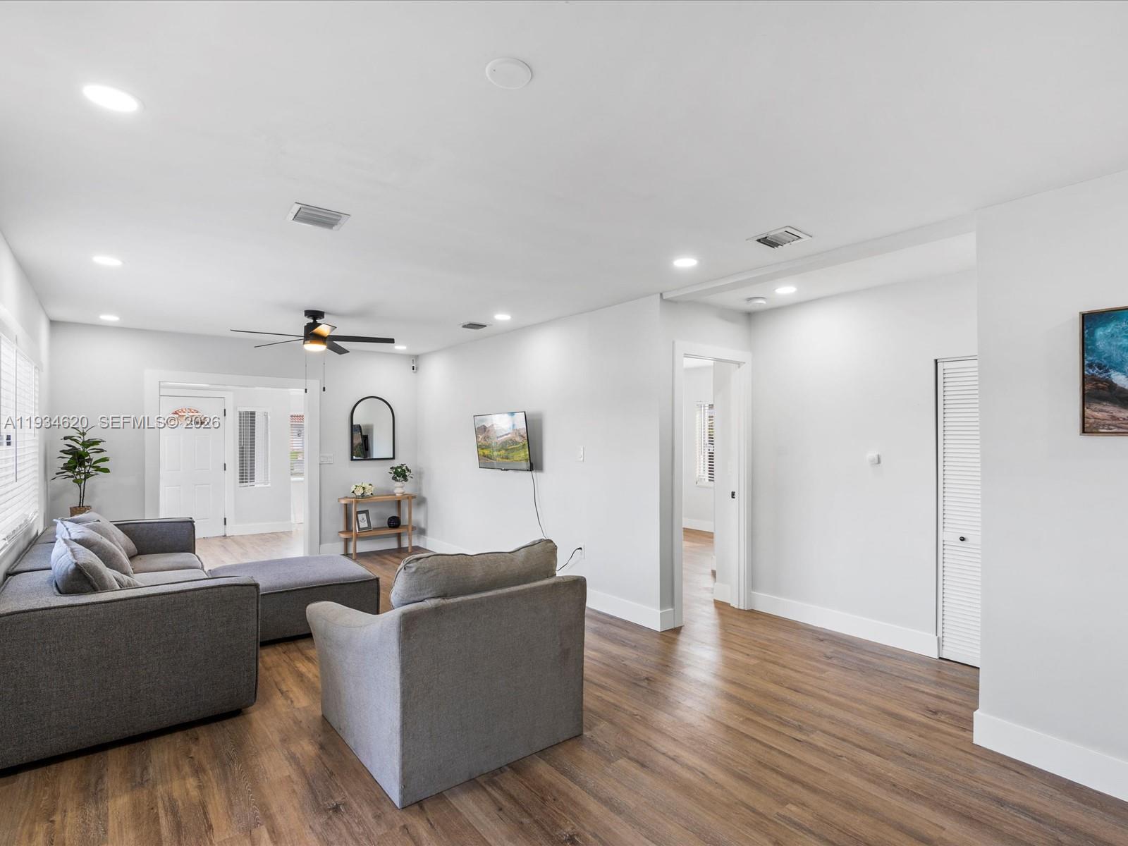 1048 NW 33rd Ave Miami, FL 33125