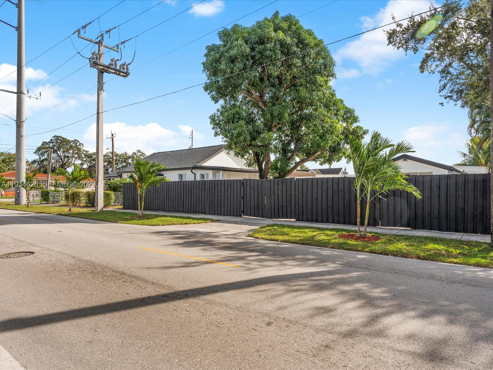 1048 NW 33rd Ave Miami, FL 33125