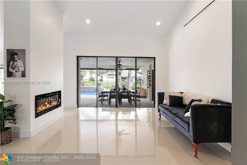 12180 NW 2nd St Coral Springs, FL 33071