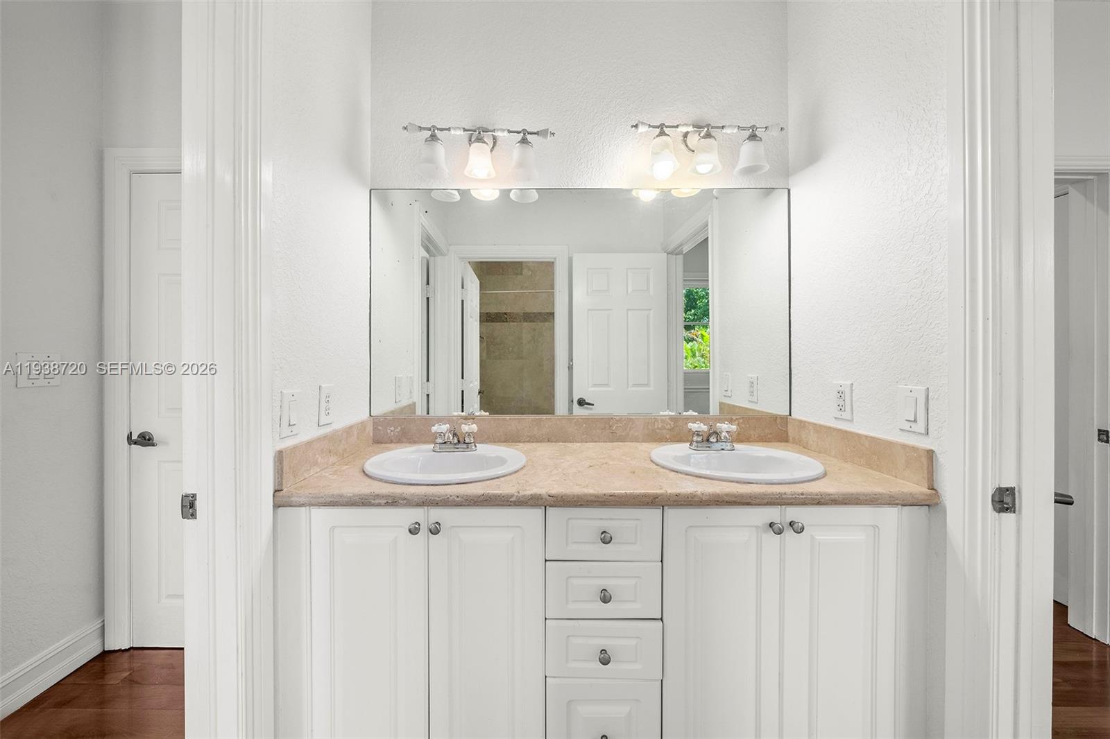 3211 Morris Ln Miami, FL 33133