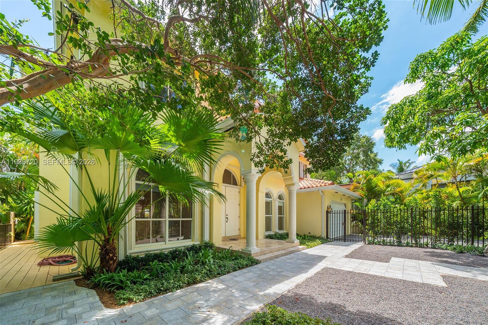 3211 Morris Ln Miami, FL 33133