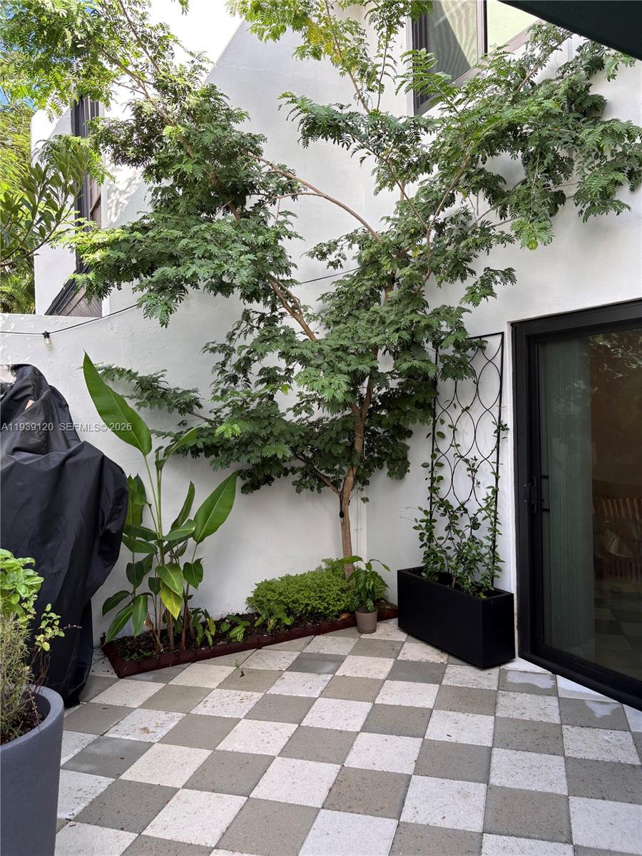 5555 SW Ludlam Rd #105 South Miami, FL 33155