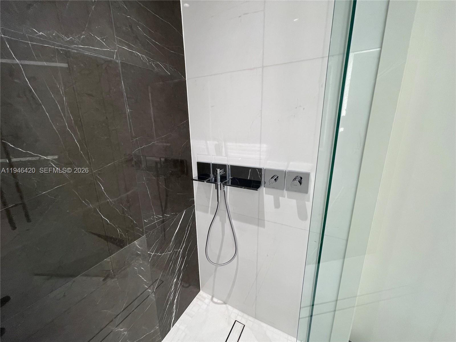 image Aston Martin Residences16