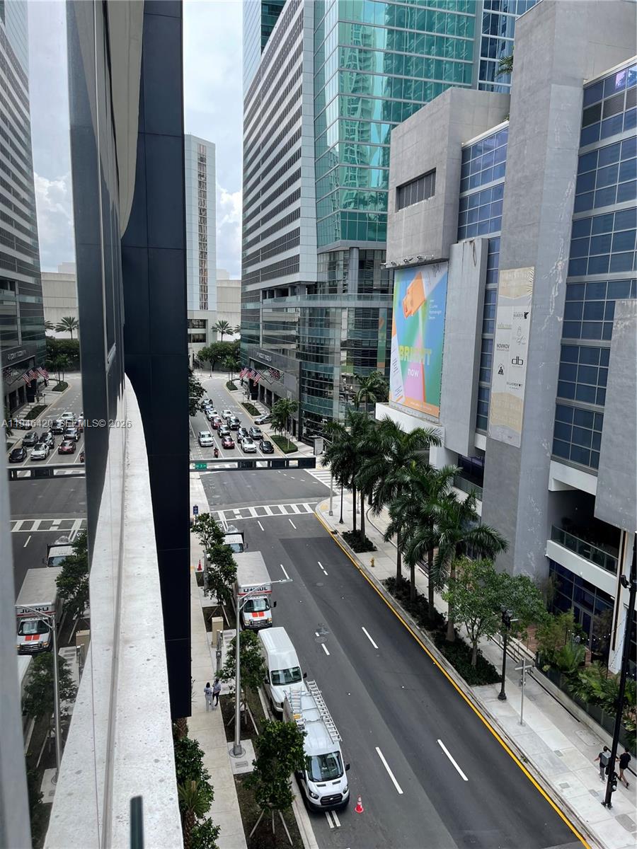 image Aston Martin Residences33