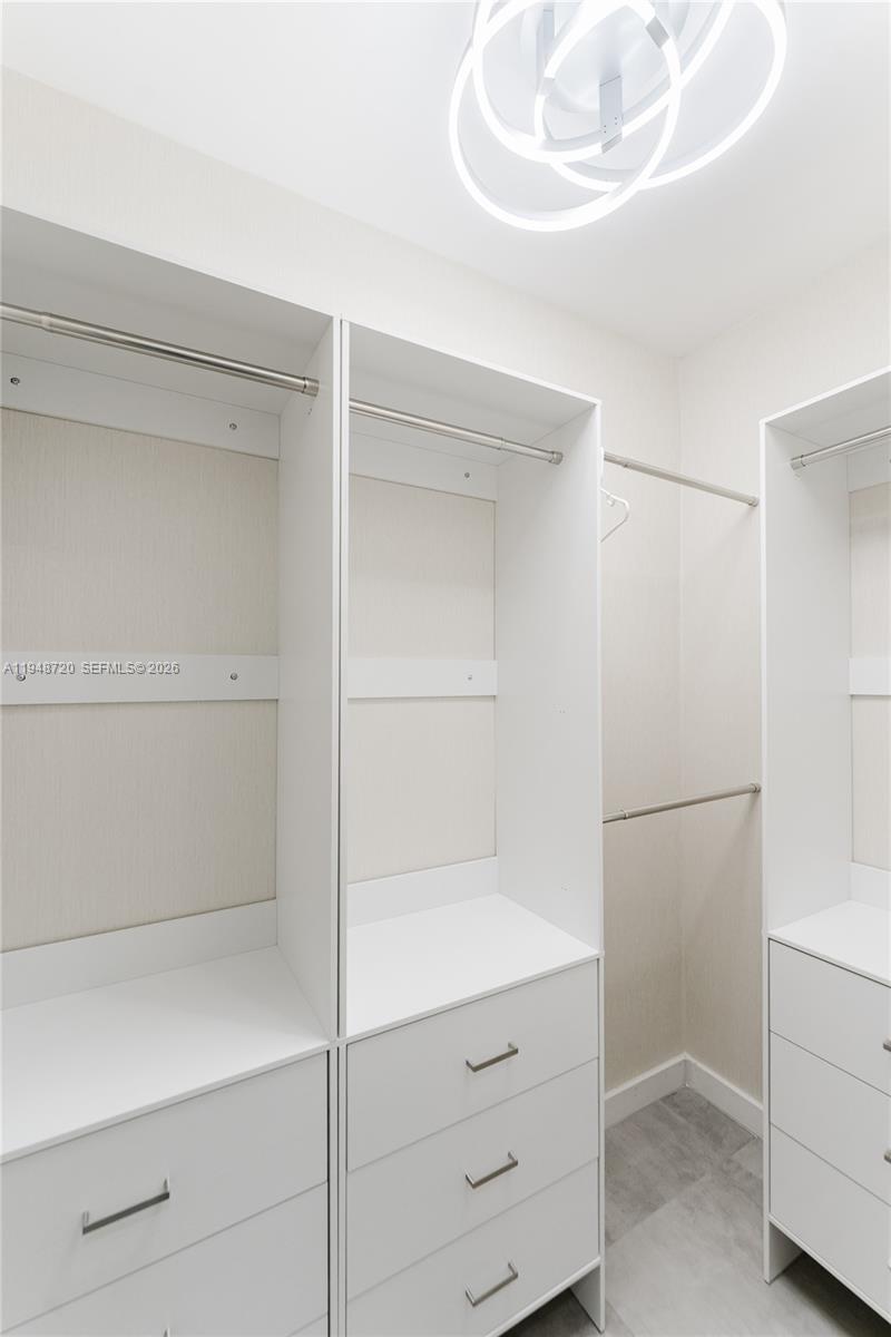 4201 Indian Crk Dr #9 Miami Beach, FL 33140