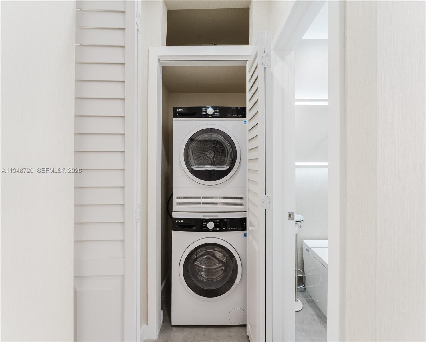 4201 Indian Crk Dr #9 Miami Beach, FL 33140