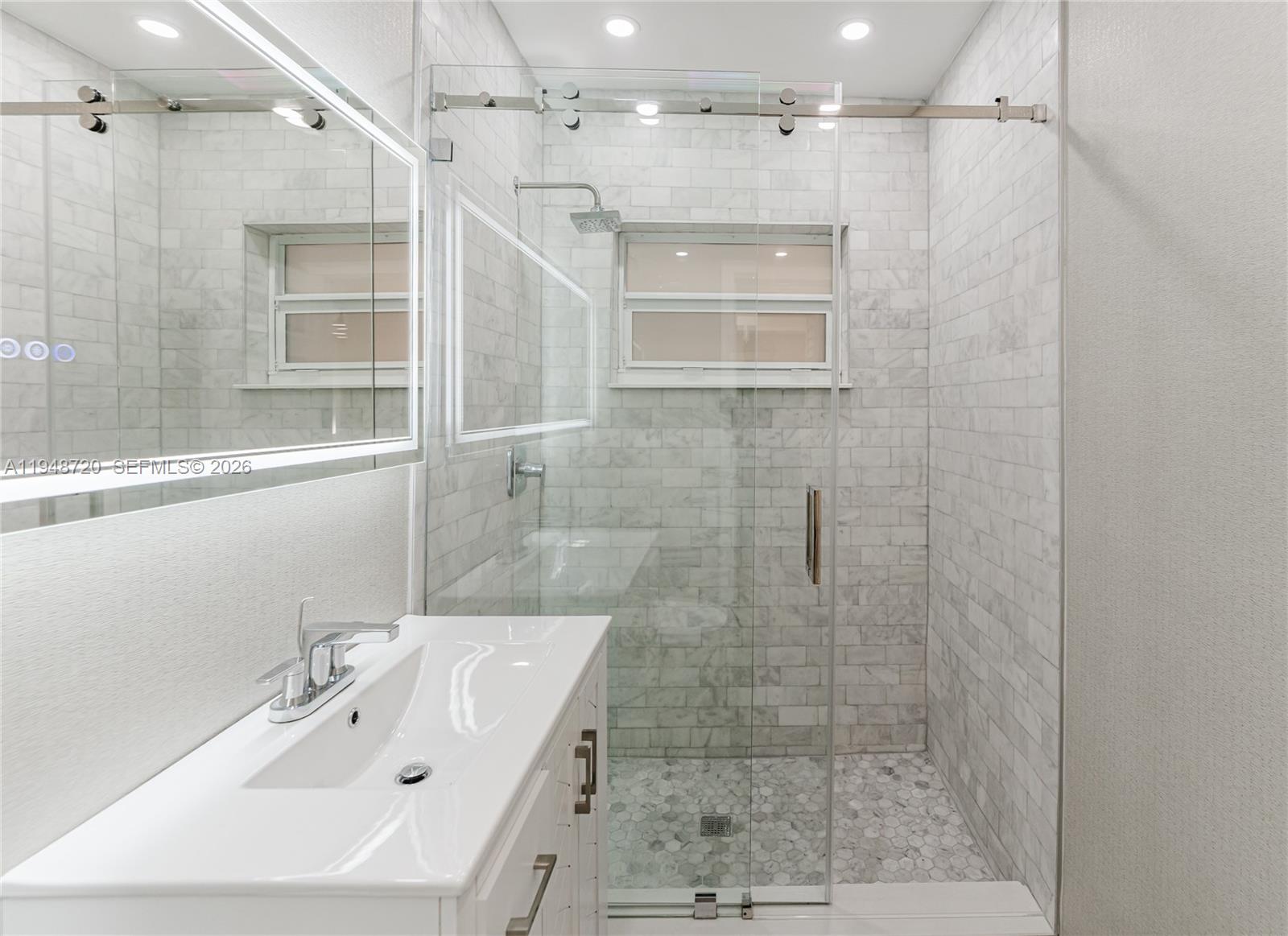 4201 Indian Crk Dr #9 Miami Beach, FL 33140