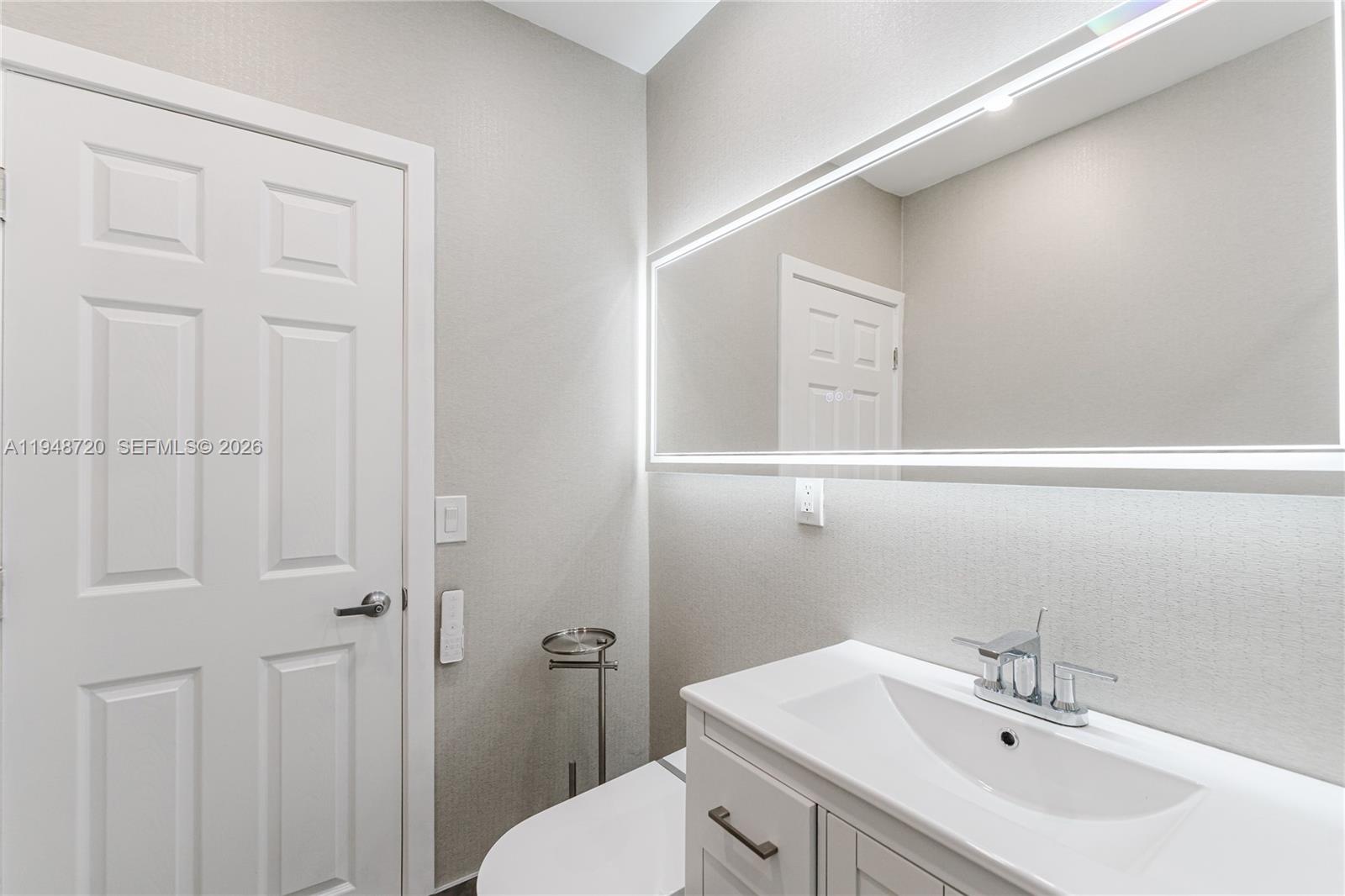 4201 Indian Crk Dr #9 Miami Beach, FL 33140