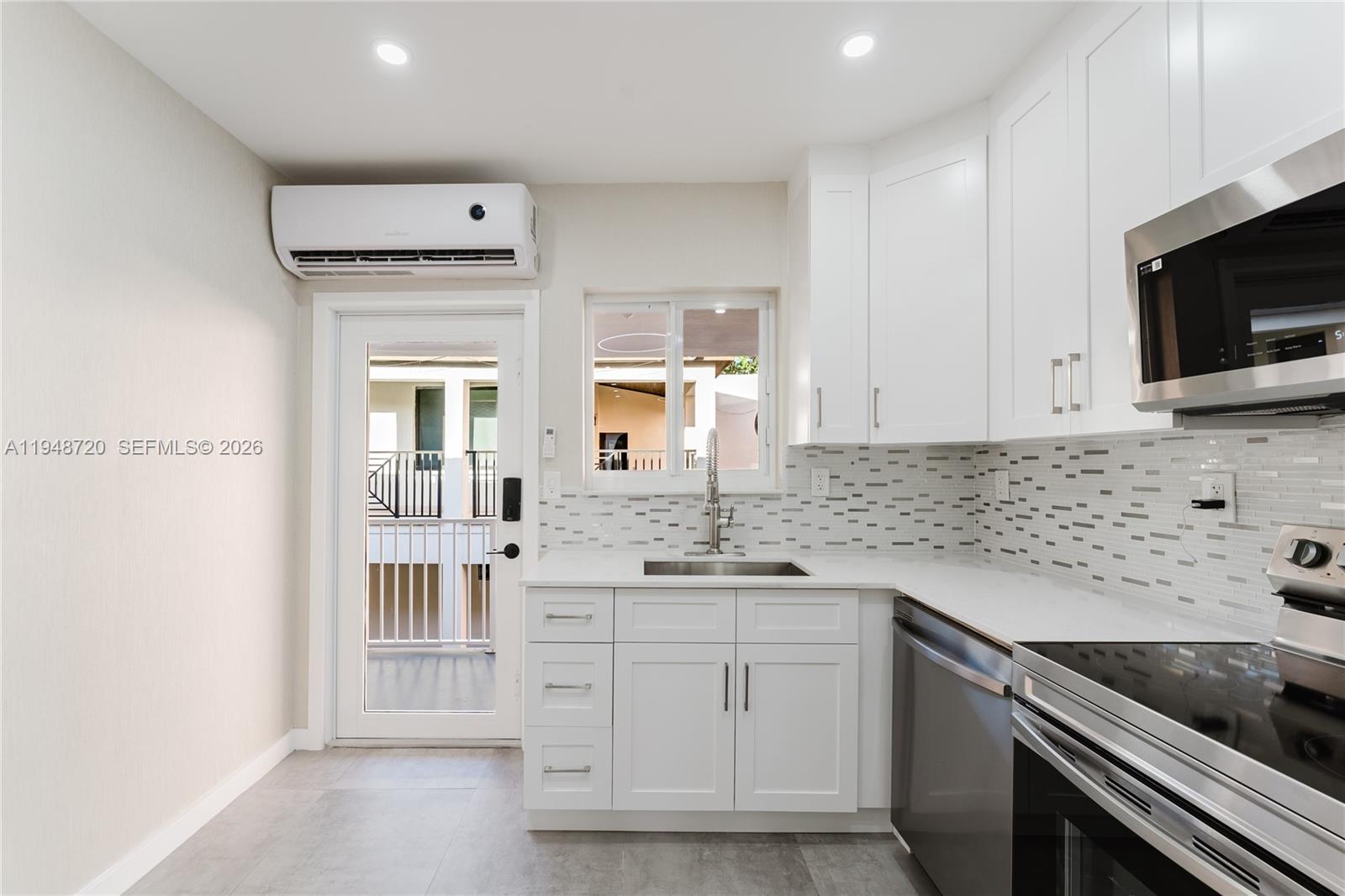 4201 Indian Crk Dr #9 Miami Beach, FL 33140