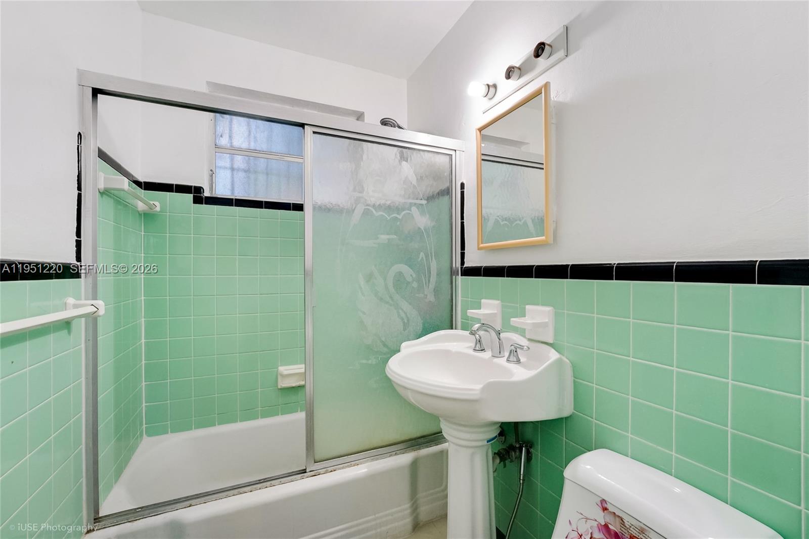 860 SE 7th Ave Hialeah, FL 33010