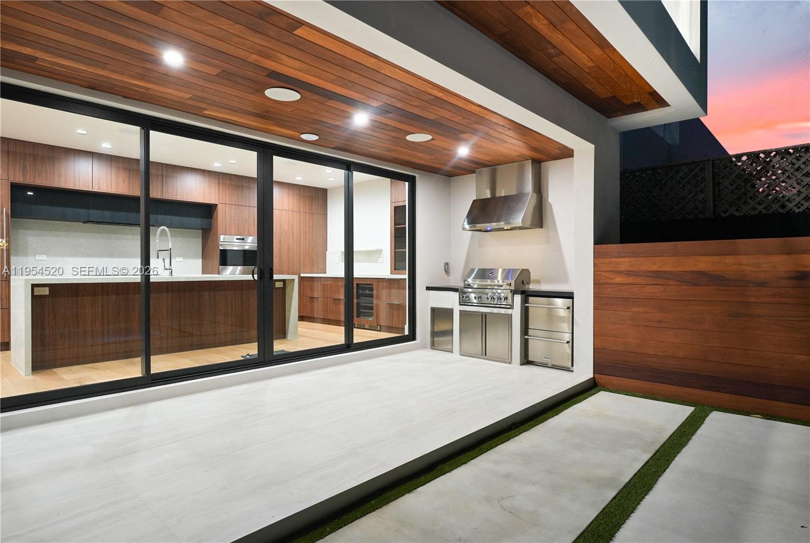 229 NW 42nd St Miami, FL 33127